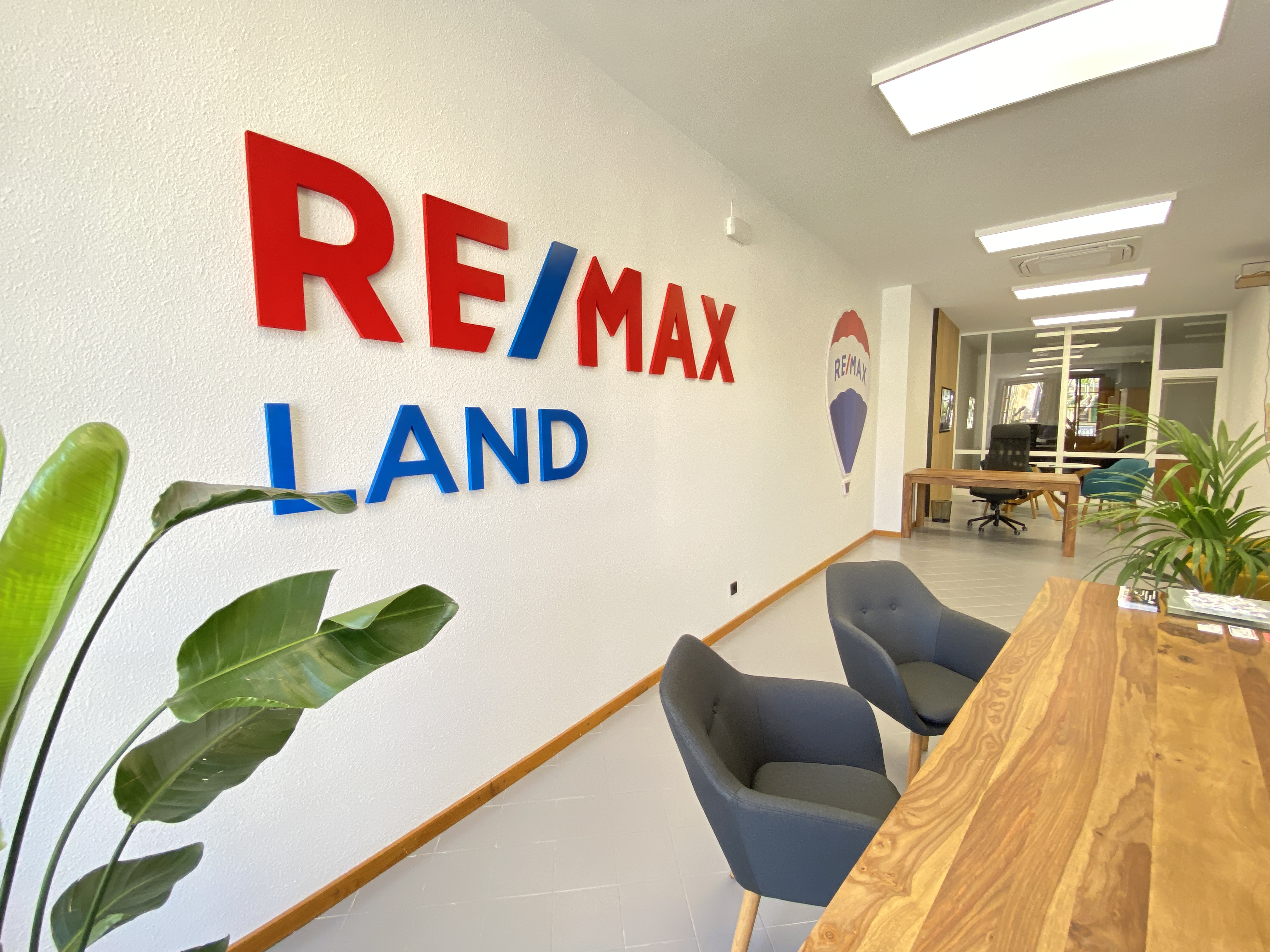 RE/MAX Land