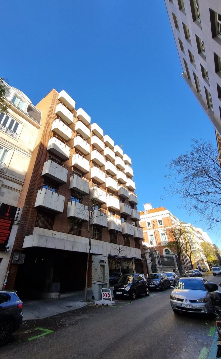 Plaza de garaje para coche pequeño