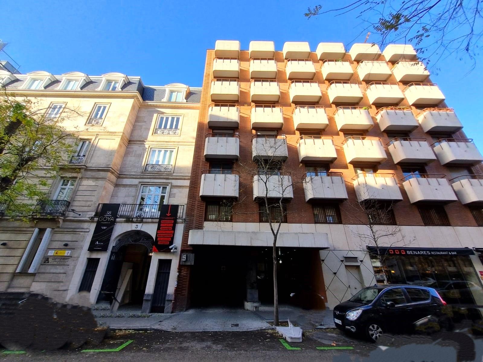 Plaza de garaje para coche pequeño