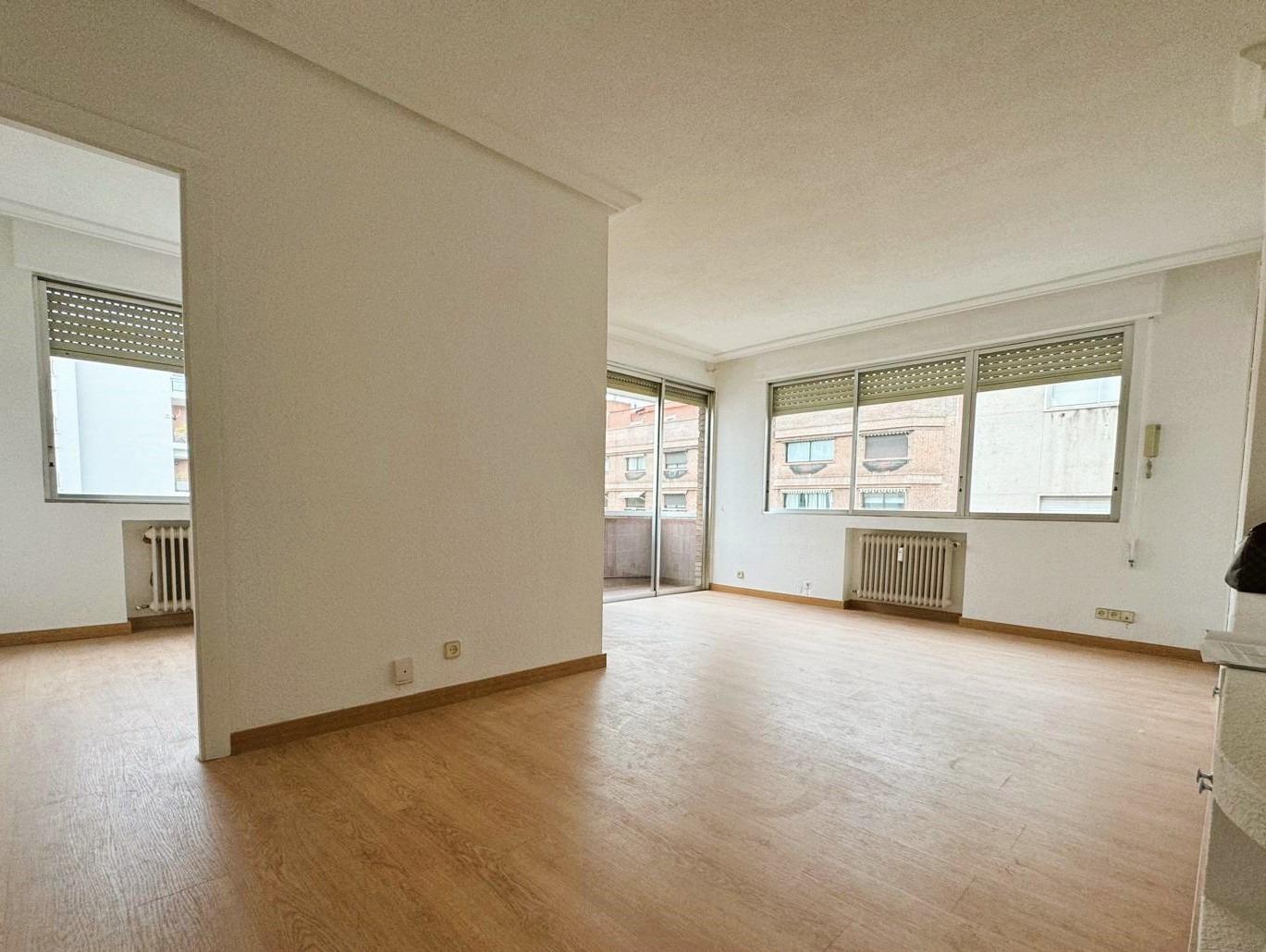 ^**^ALQUILA EN LA ZONA MÁS CODICIADA DE LA CAPITAL: PISO EXTERIOR MUY LUMINOSO^**^ Esta es una ocasi