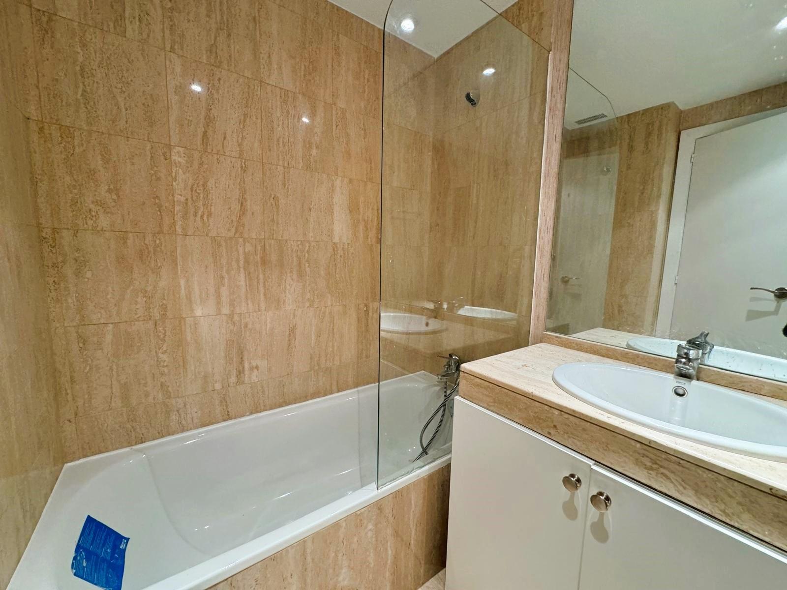 ^**^ALQUILA EN LA ZONA MÁS CODICIADA DE LA CAPITAL: PISO EXTERIOR MUY LUMINOSO^**^ Esta es una ocasi