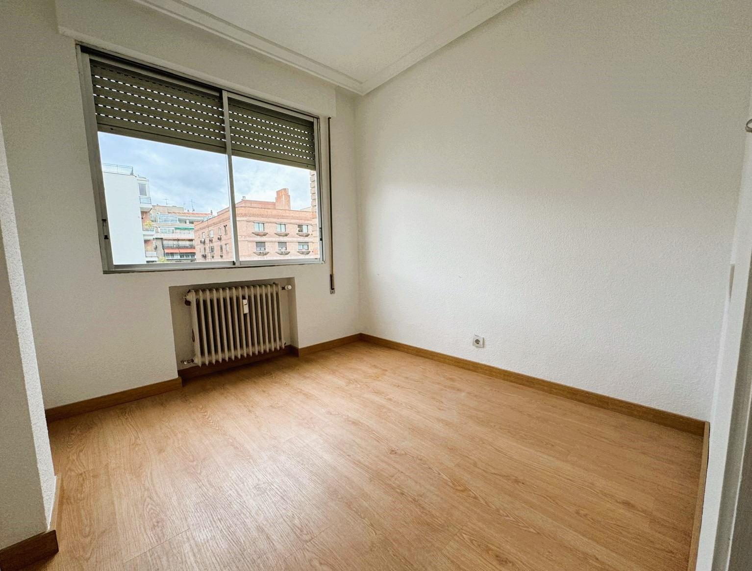 ^**^ALQUILA EN LA ZONA MÁS CODICIADA DE LA CAPITAL: PISO EXTERIOR MUY LUMINOSO^**^ Esta es una ocasi