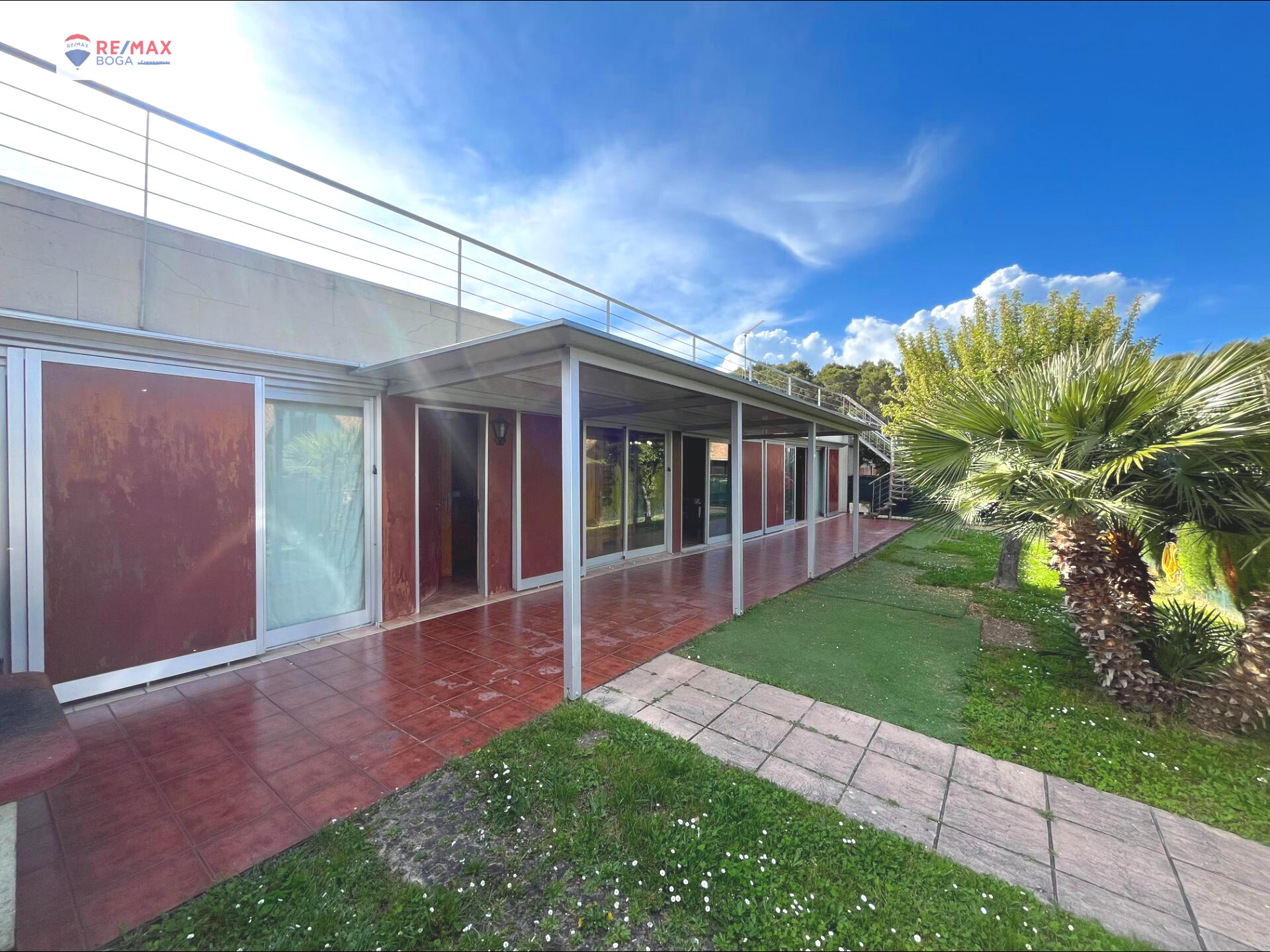 Chalet con Jardín en Urbanización Privada ? Ayegui (Navarra)