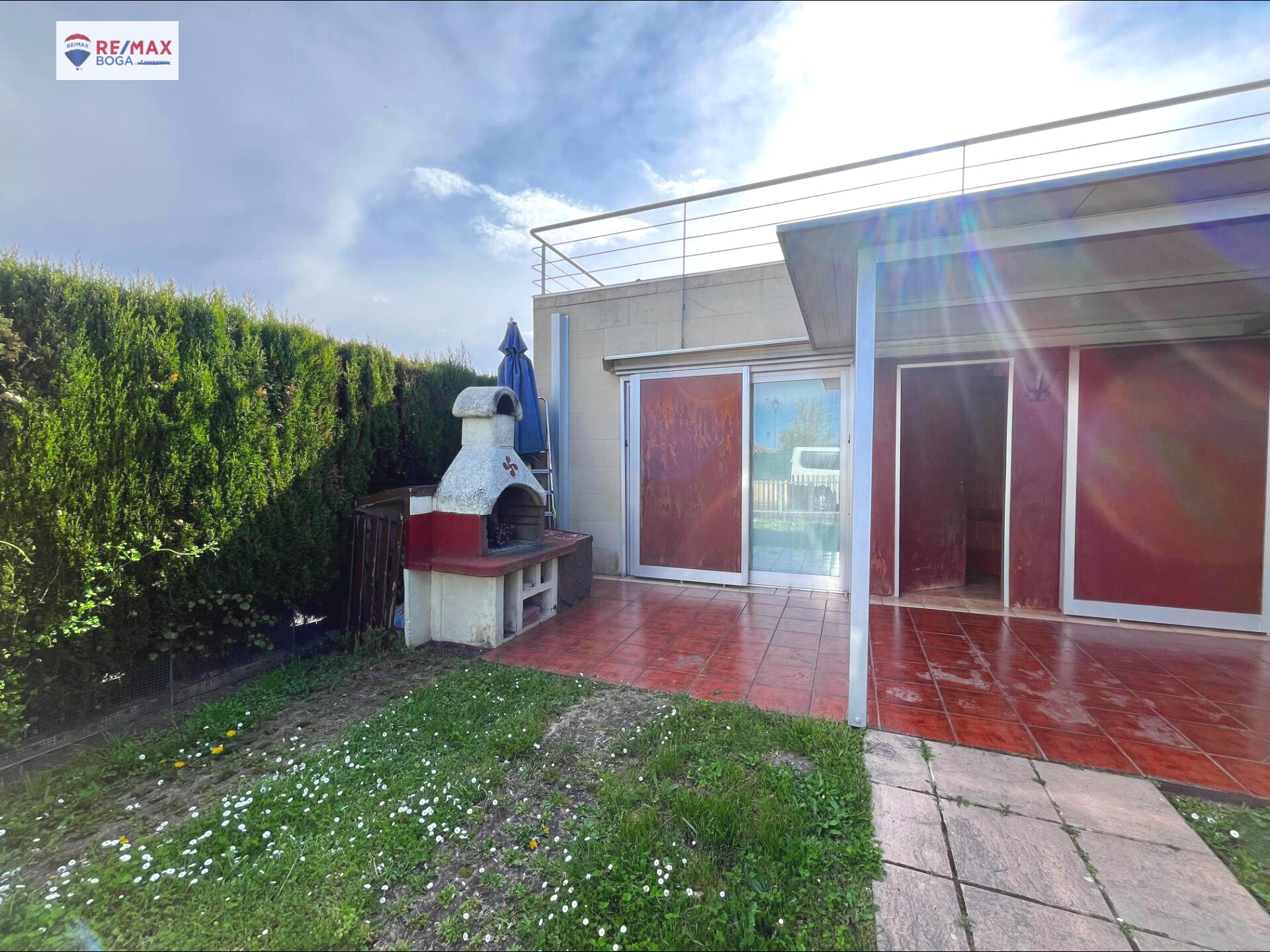 Chalet con Jardín en Urbanización Privada ? Ayegui (Navarra)