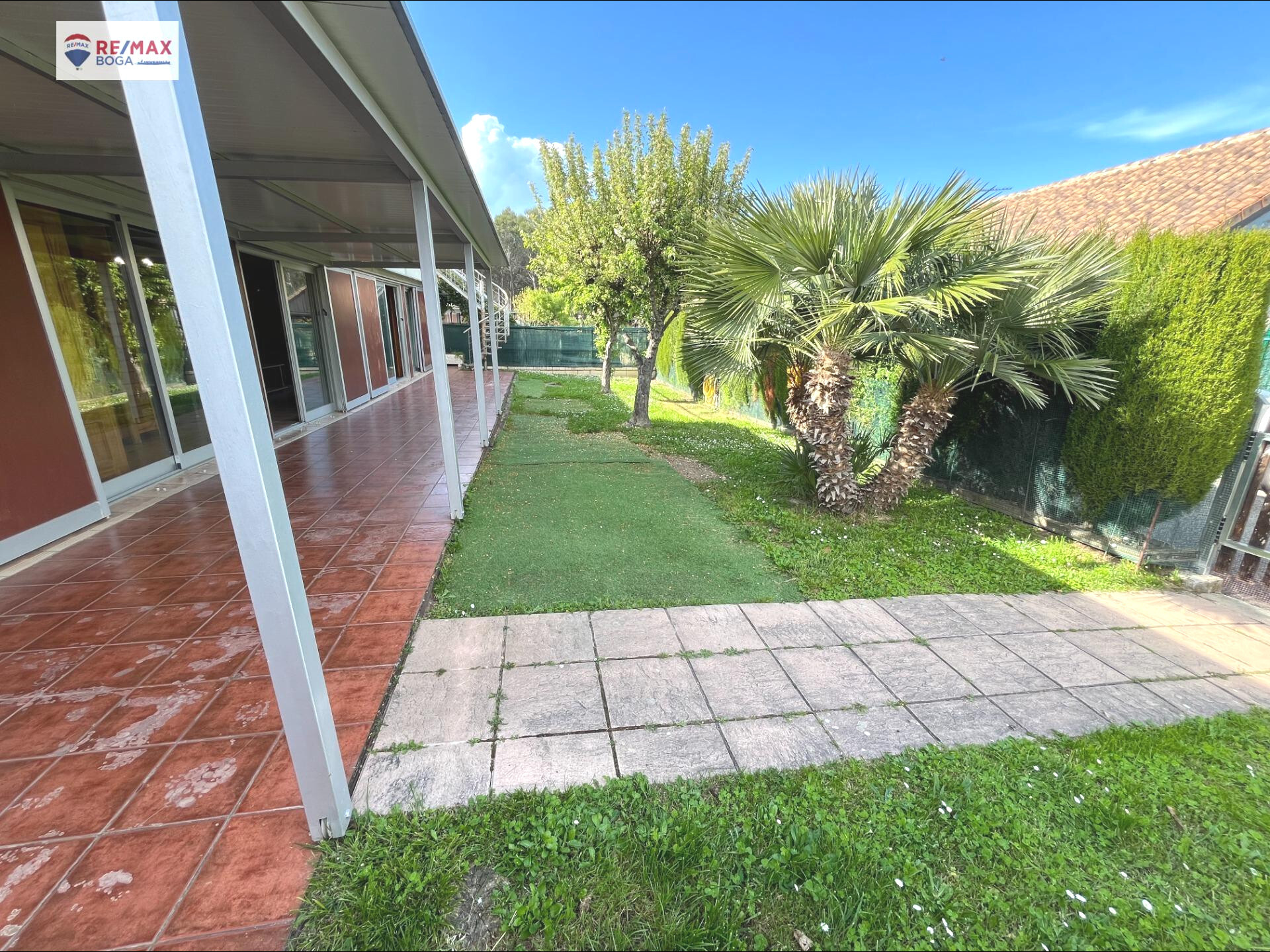 Chalet con Jardín en Urbanización Privada ? Ayegui (Navarra)