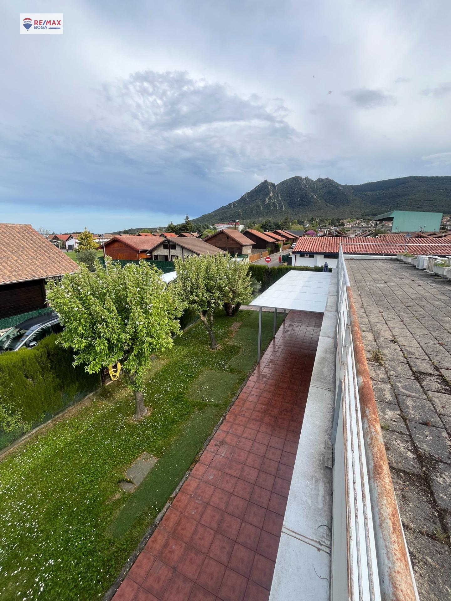 Chalet con Jardín en Urbanización Privada ? Ayegui (Navarra)