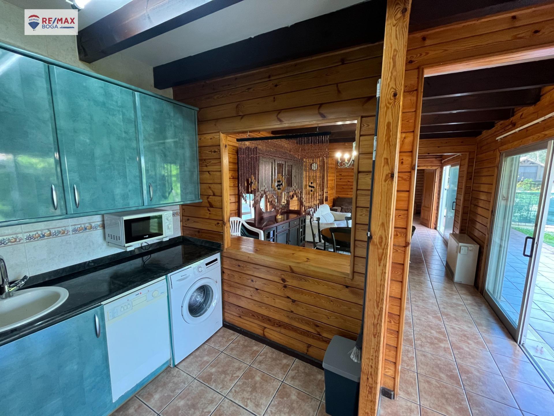 Chalet con Jardín en Urbanización Privada ? Ayegui (Navarra)