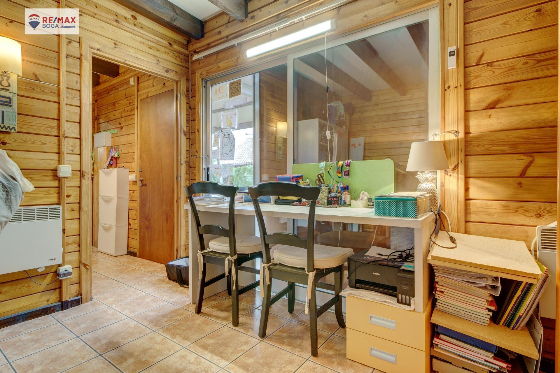 Chalet con Jardín en Urbanización Privada ? Ayegui (Navarra)