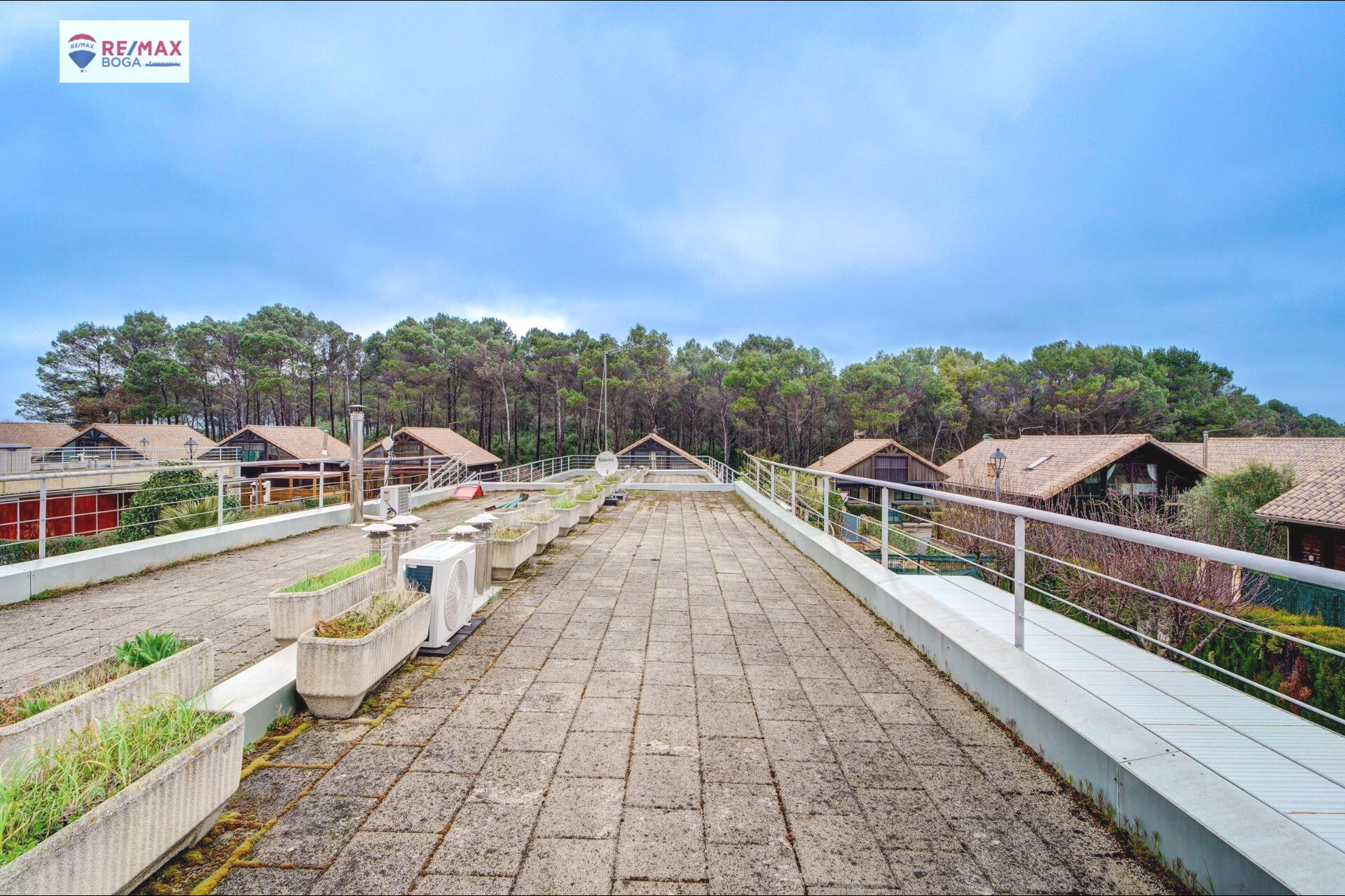 Chalet con Jardín en Urbanización Privada ? Ayegui (Navarra)
