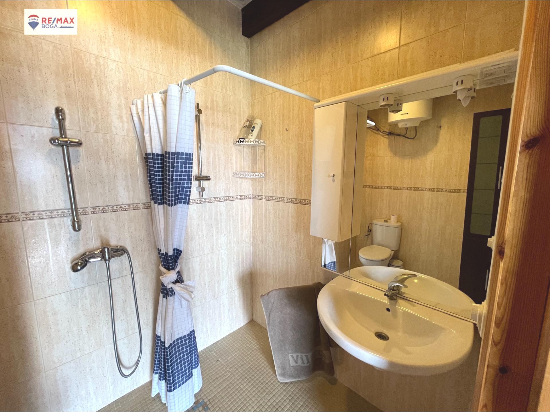 Chalet con Jardín en Urbanización Privada ? Ayegui (Navarra)