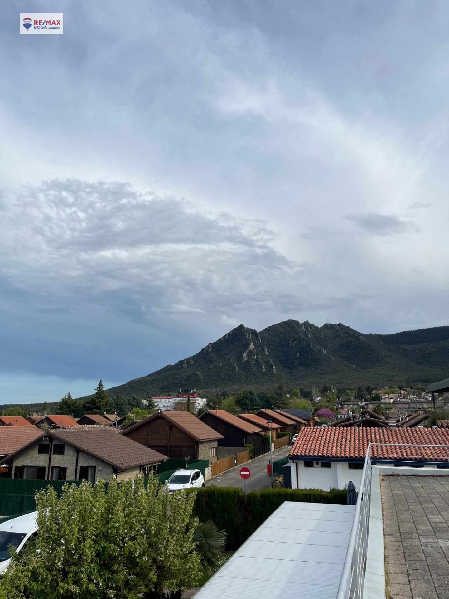 Chalet con Jardín en Urbanización Privada ? Ayegui (Navarra)