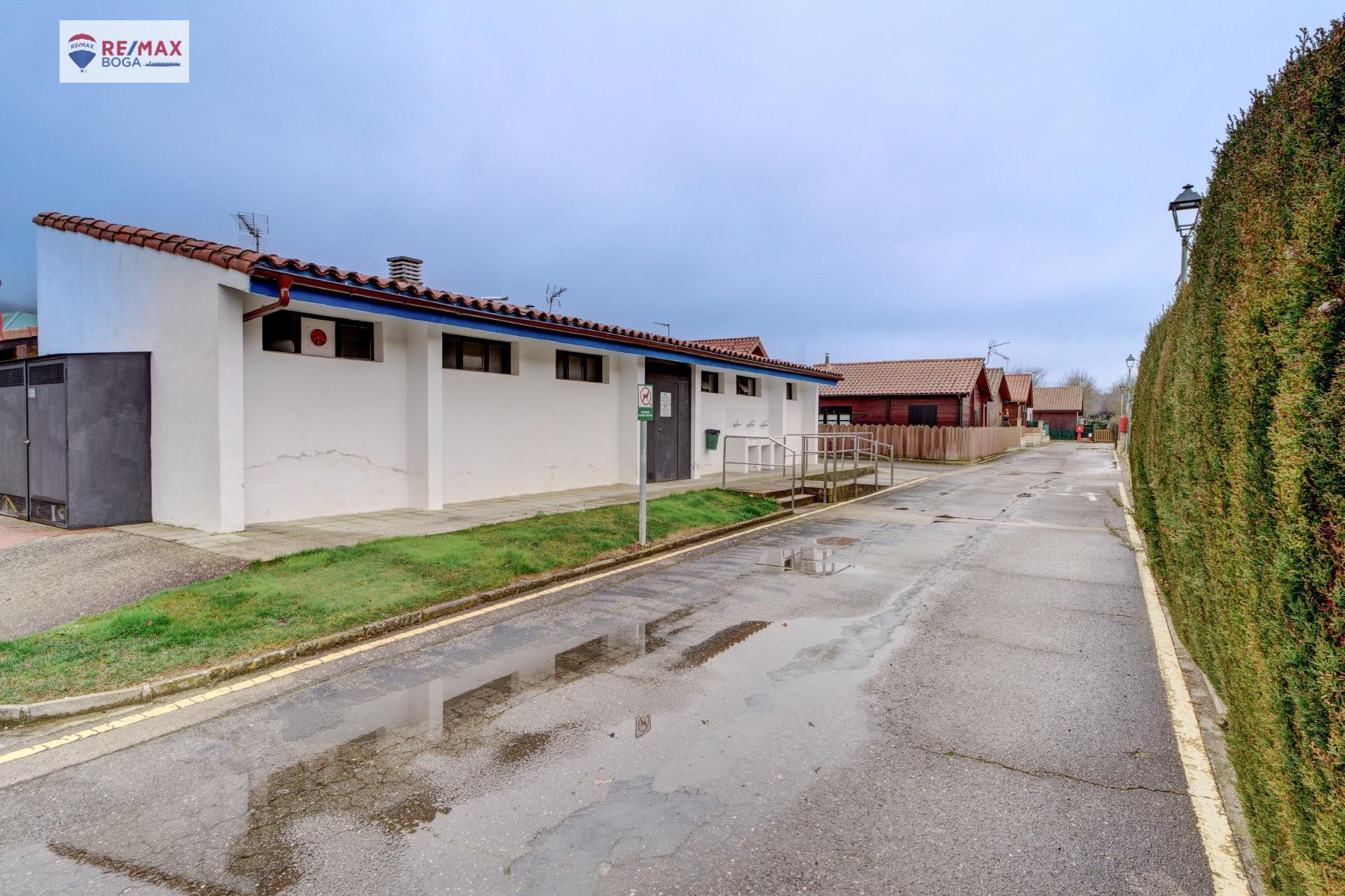 Chalet con Jardín en Urbanización Privada ? Ayegui (Navarra)