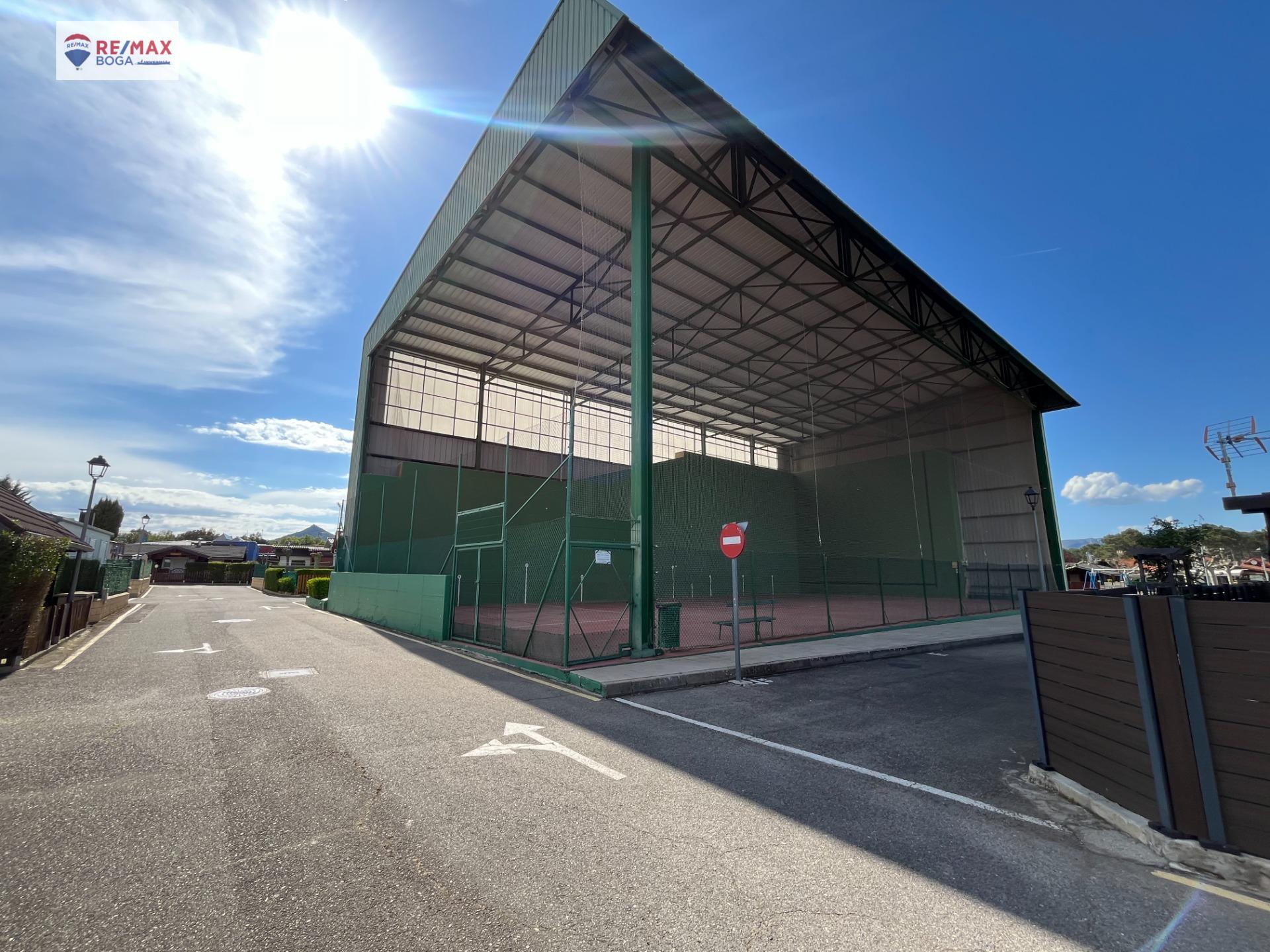 Chalet con Jardín en Urbanización Privada ? Ayegui (Navarra)