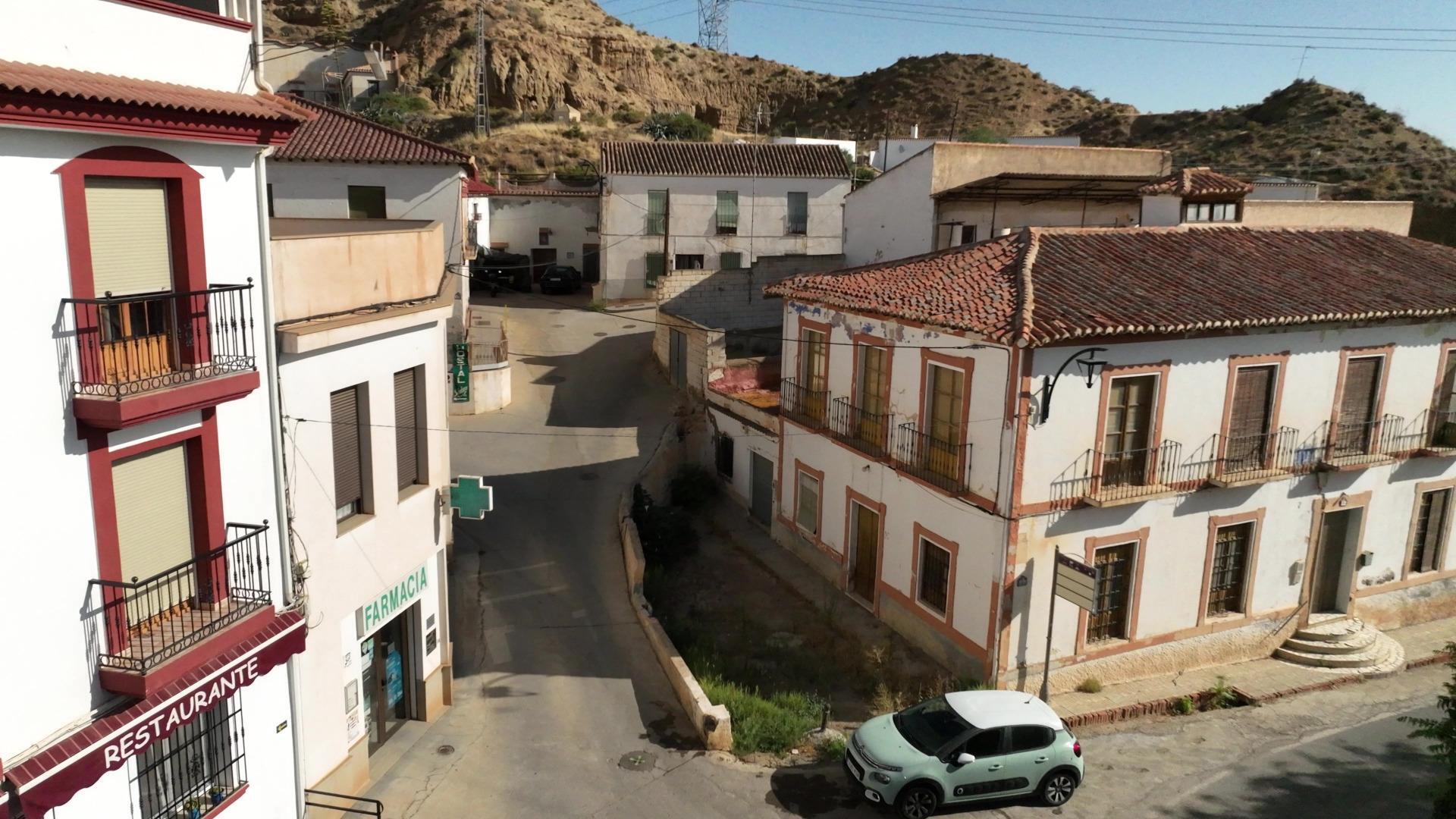 Edificios-Venta-Cortes y Graena-1395070-Foto-85
