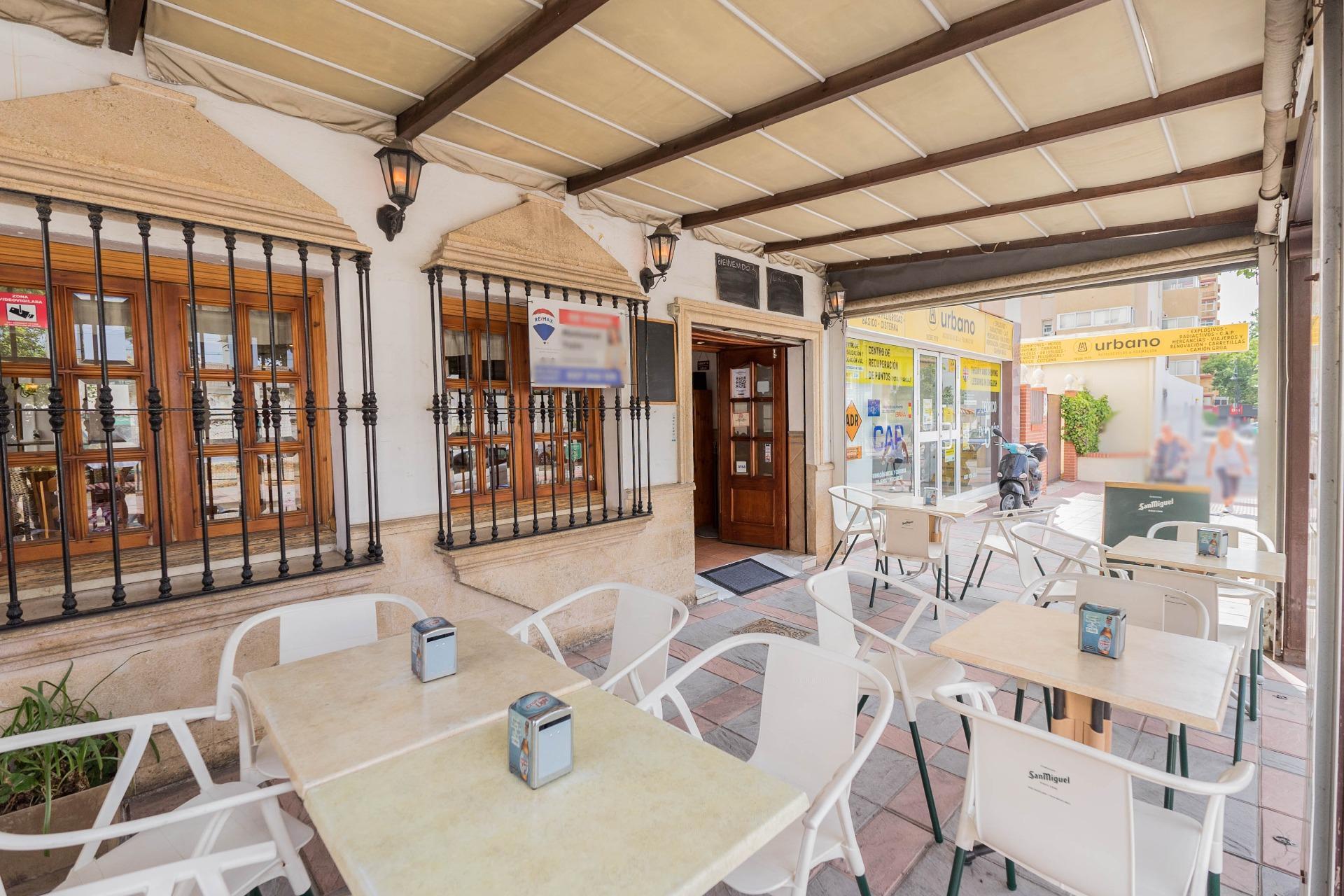 BAJADA DE PRECIO. ATENCION INVERSORES LOCAL COMERCIAL A 400M DE LA PLAYA