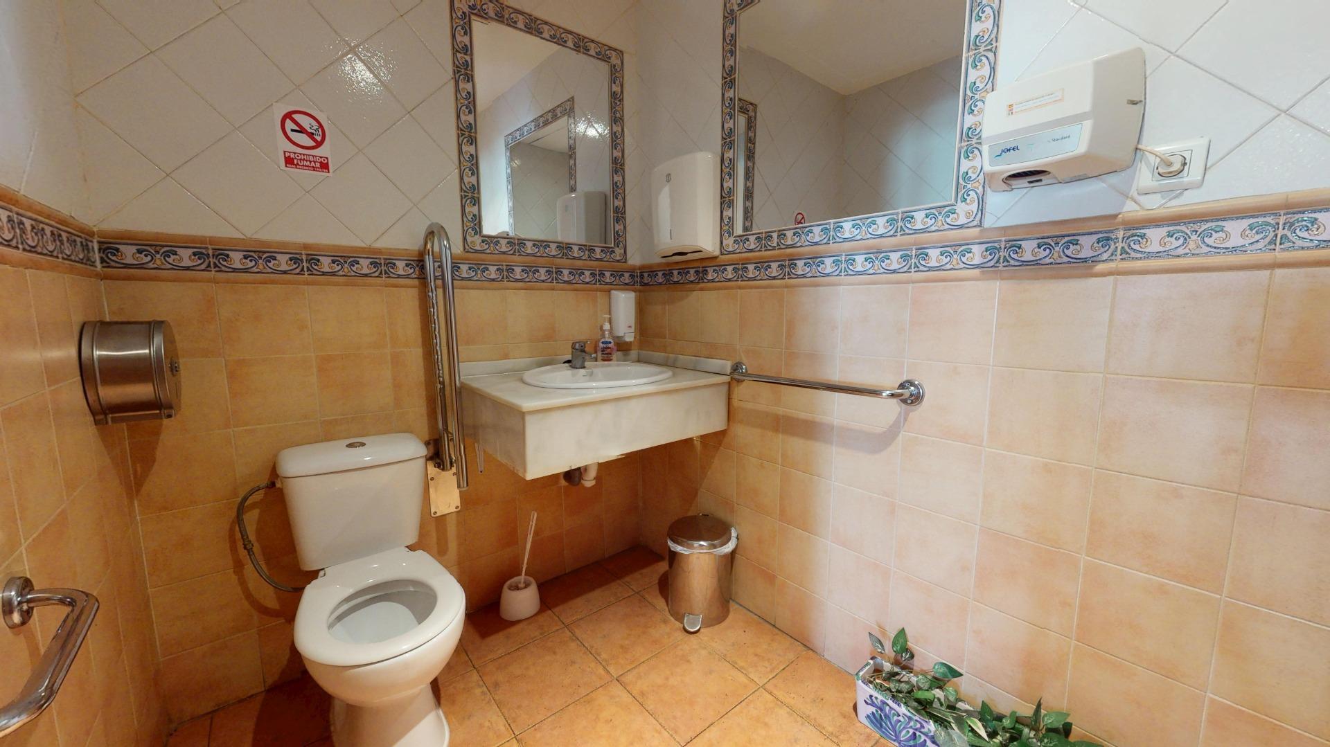 BAJADA DE PRECIO. ATENCION INVERSORES LOCAL COMERCIAL A 400M DE LA PLAYA