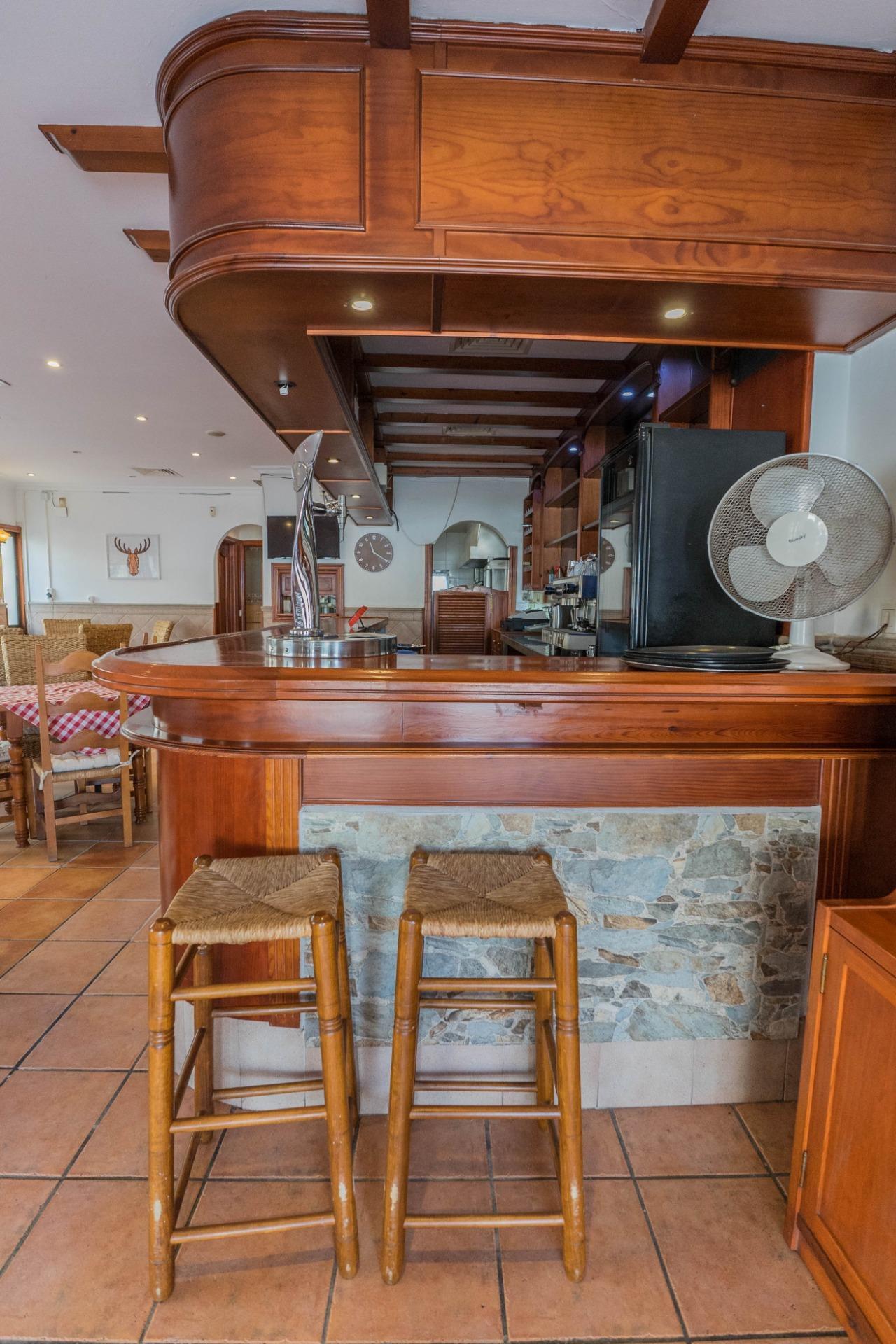 BAJADA DE PRECIO. ATENCION INVERSORES LOCAL COMERCIAL A 400M DE LA PLAYA