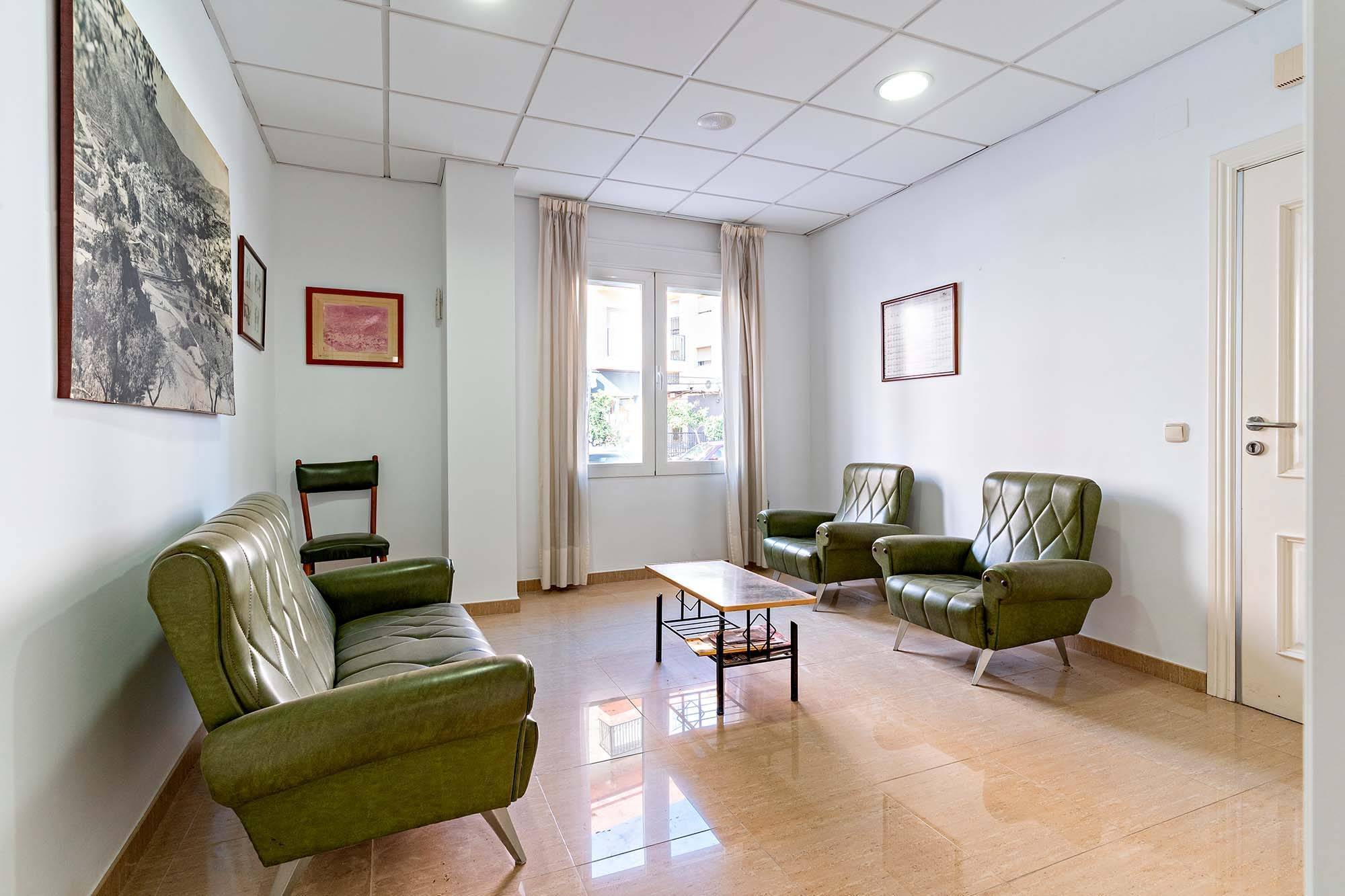 Negocios-Venta-AlbuÃ±ol-1790790-Foto-2