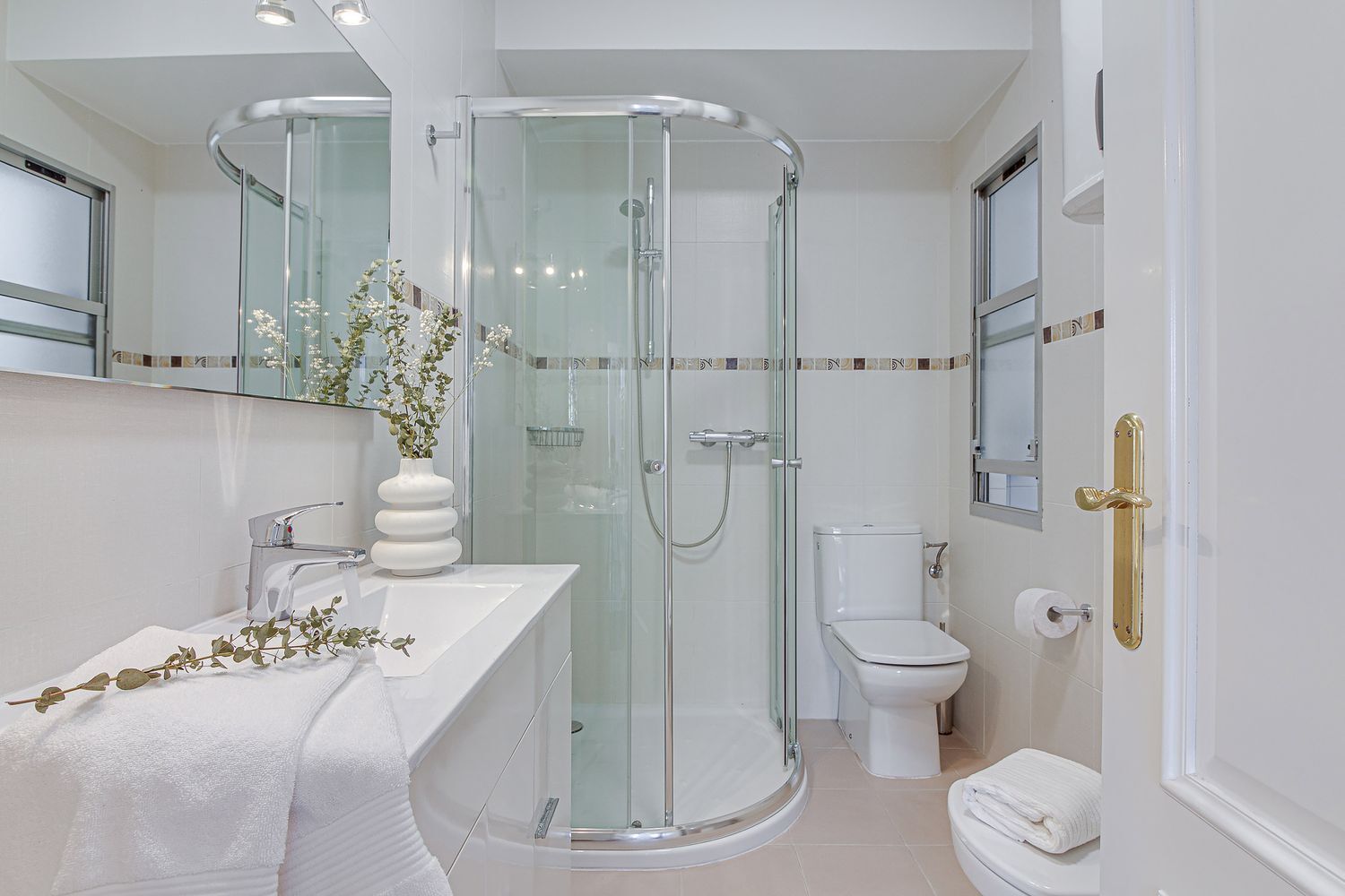 Piso en alquiler  calle Nicomedes Pastor Díaz, A Coruña, La Coruña  15/28