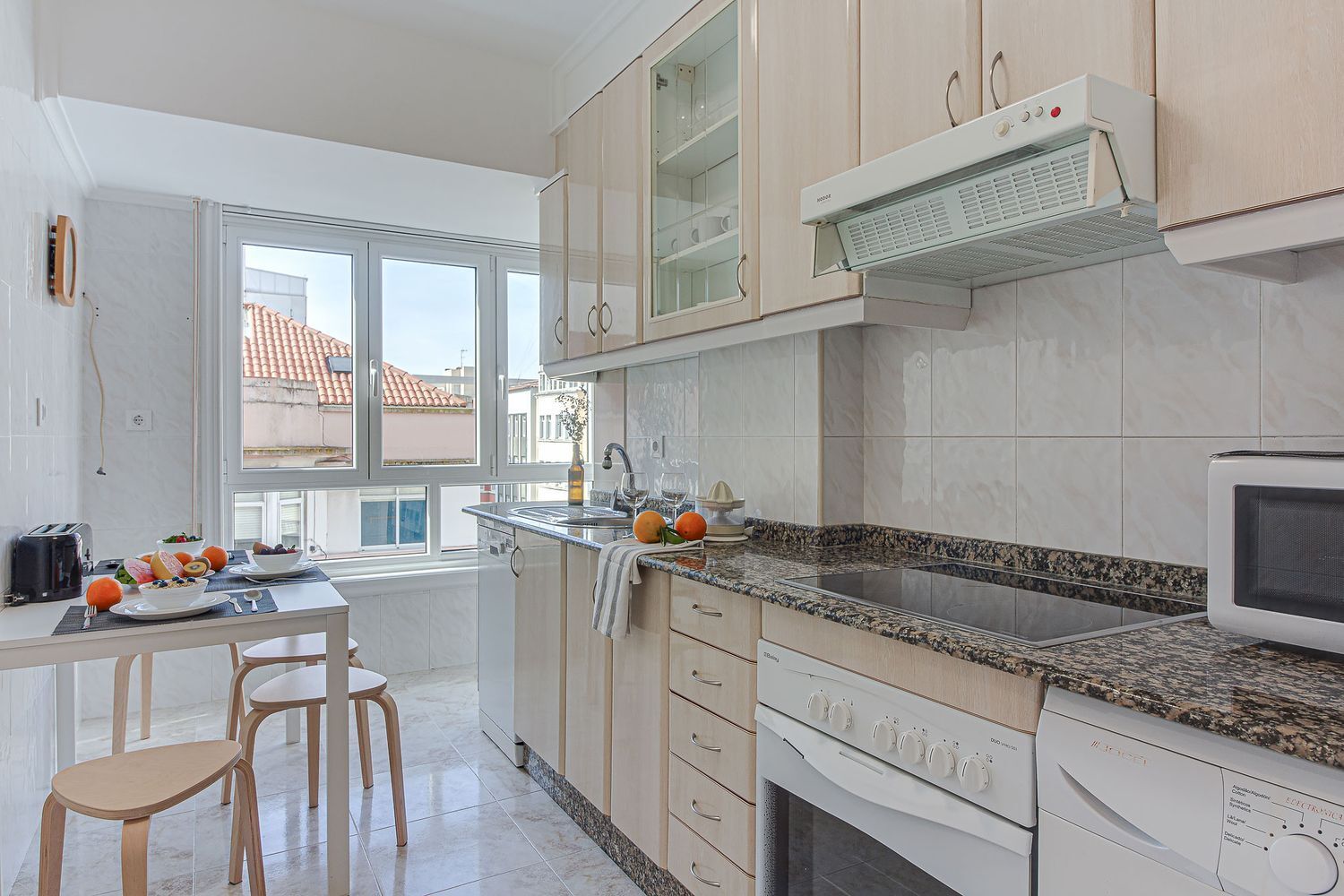 Piso en alquiler  calle Nicomedes Pastor Díaz, A Coruña, La Coruña  18/28