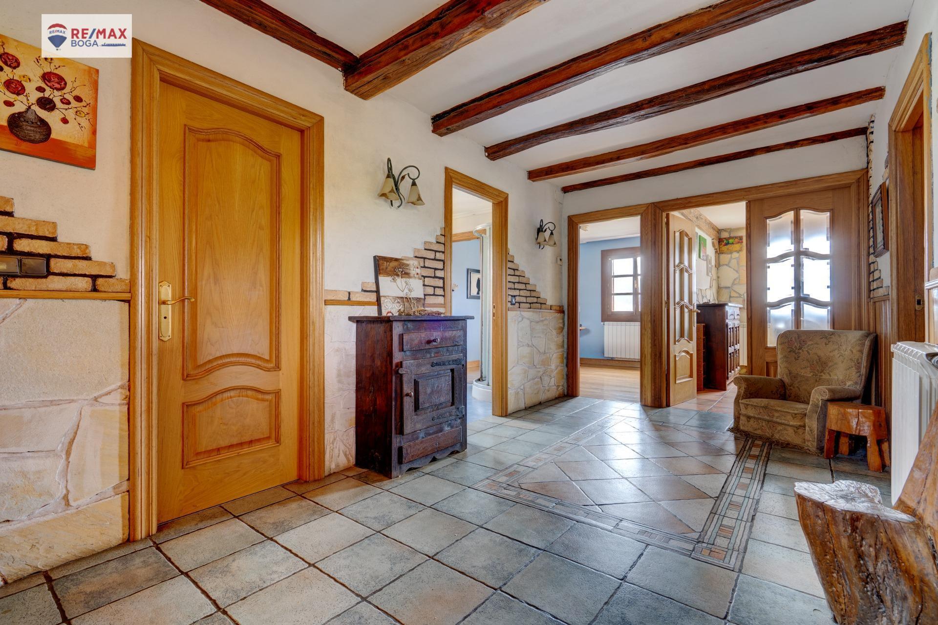 CASA FAMILIAR INDEPENDIENTE, EN ARAMAIO-ALAVA