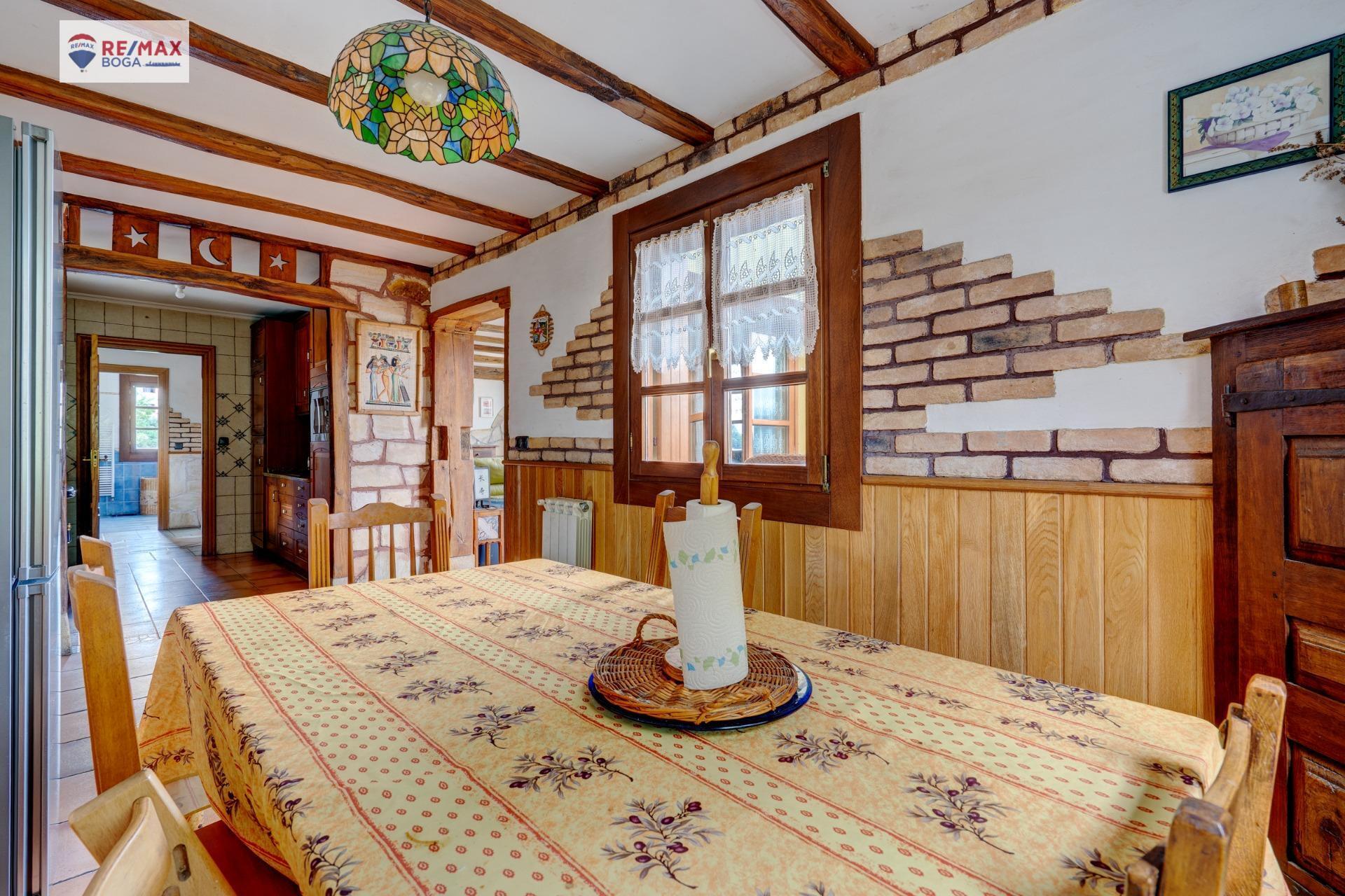 CASA FAMILIAR INDEPENDIENTE, EN ARAMAIO-ALAVA