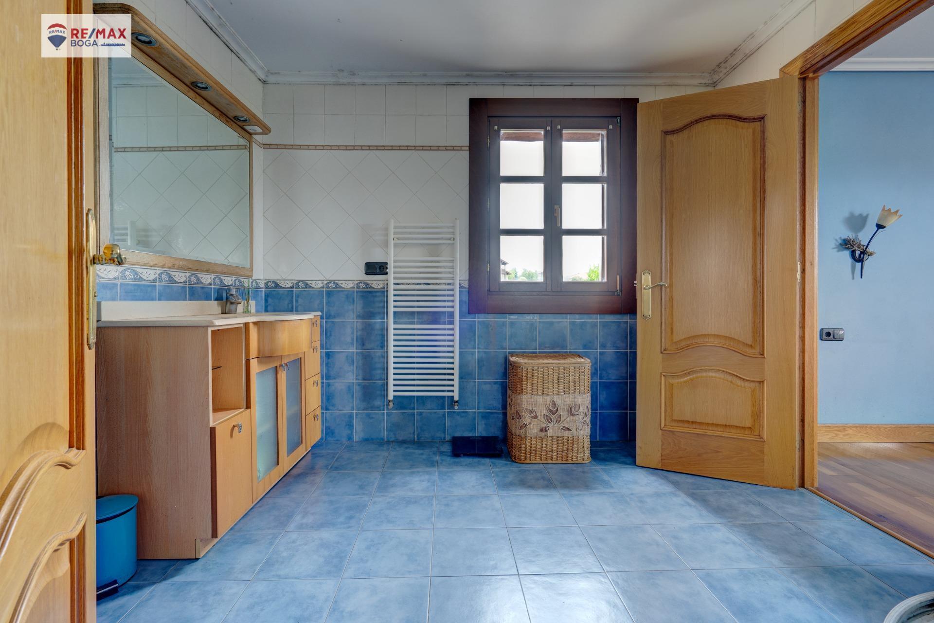 CASA FAMILIAR INDEPENDIENTE, EN ARAMAIO-ALAVA