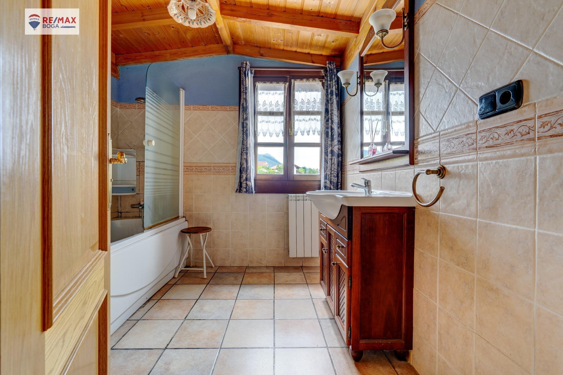 CASA FAMILIAR INDEPENDIENTE, EN ARAMAIO-ALAVA