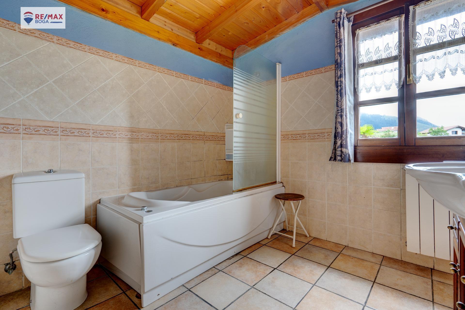 CASA FAMILIAR INDEPENDIENTE, EN ARAMAIO-ALAVA