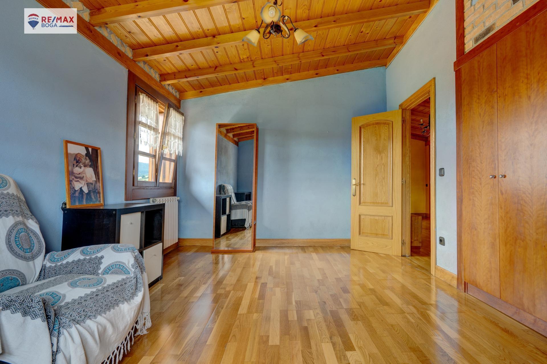 CASA FAMILIAR INDEPENDIENTE, EN ARAMAIO-ALAVA