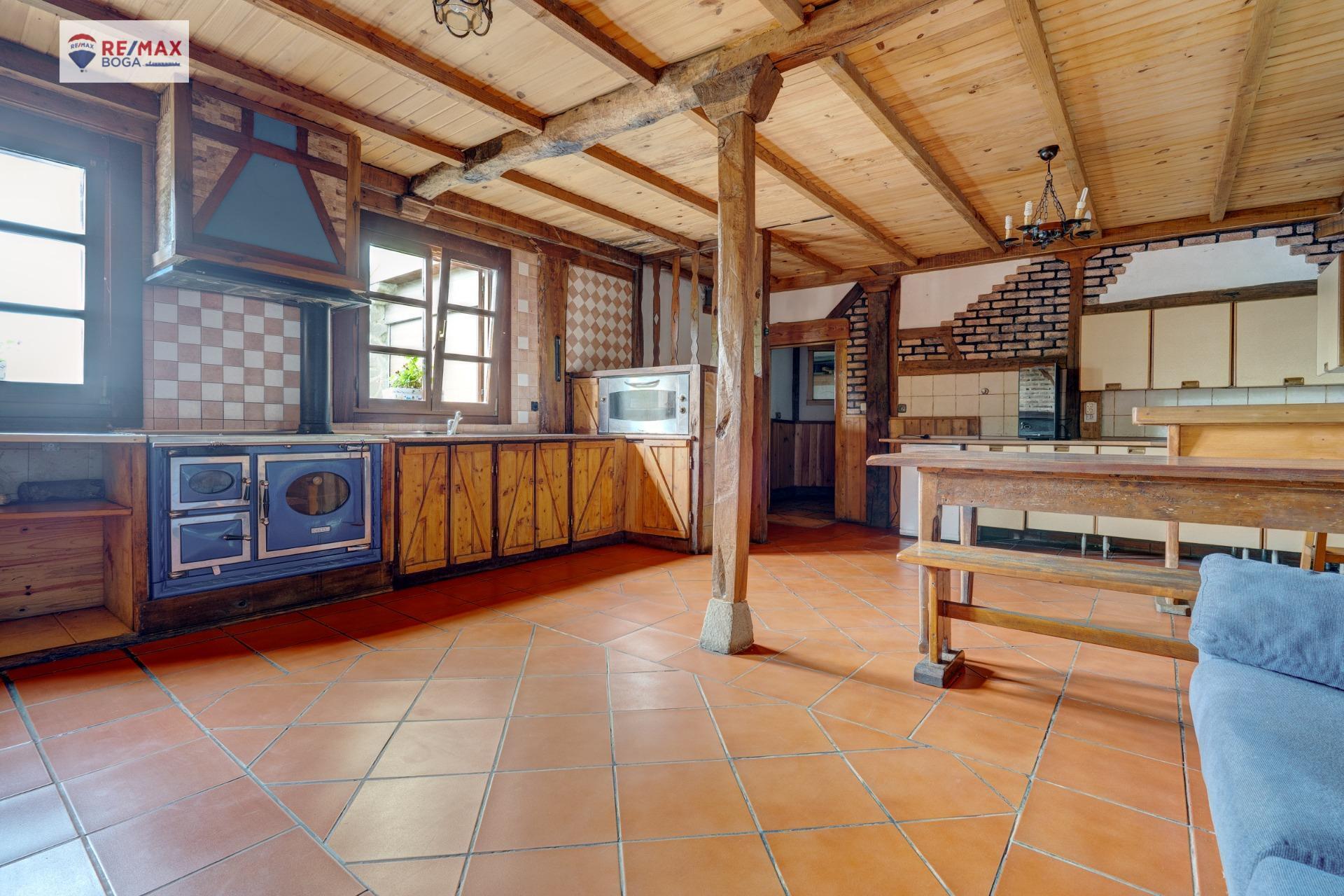 CASA FAMILIAR INDEPENDIENTE, EN ARAMAIO-ALAVA