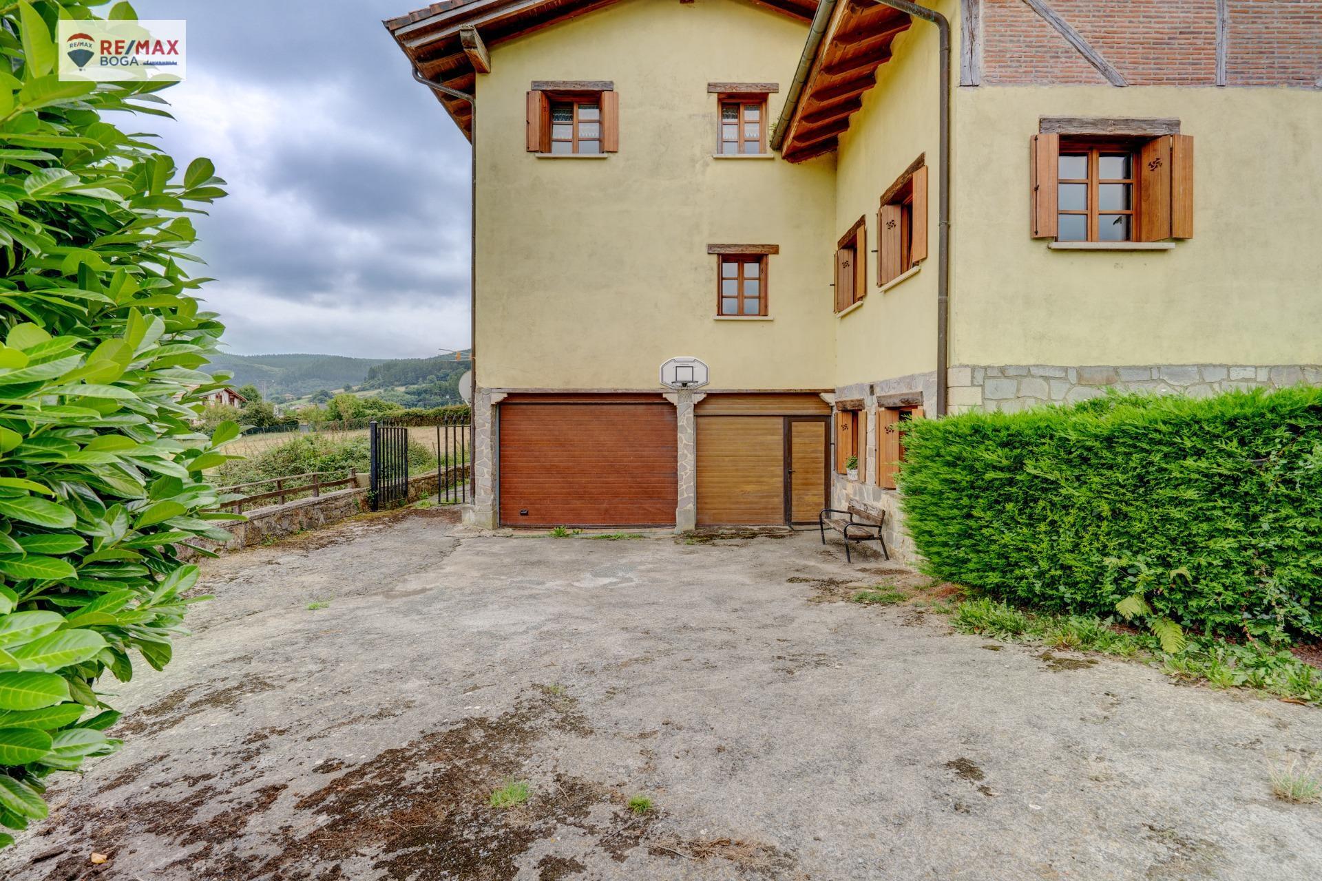 CASA FAMILIAR INDEPENDIENTE, EN ARAMAIO-ALAVA