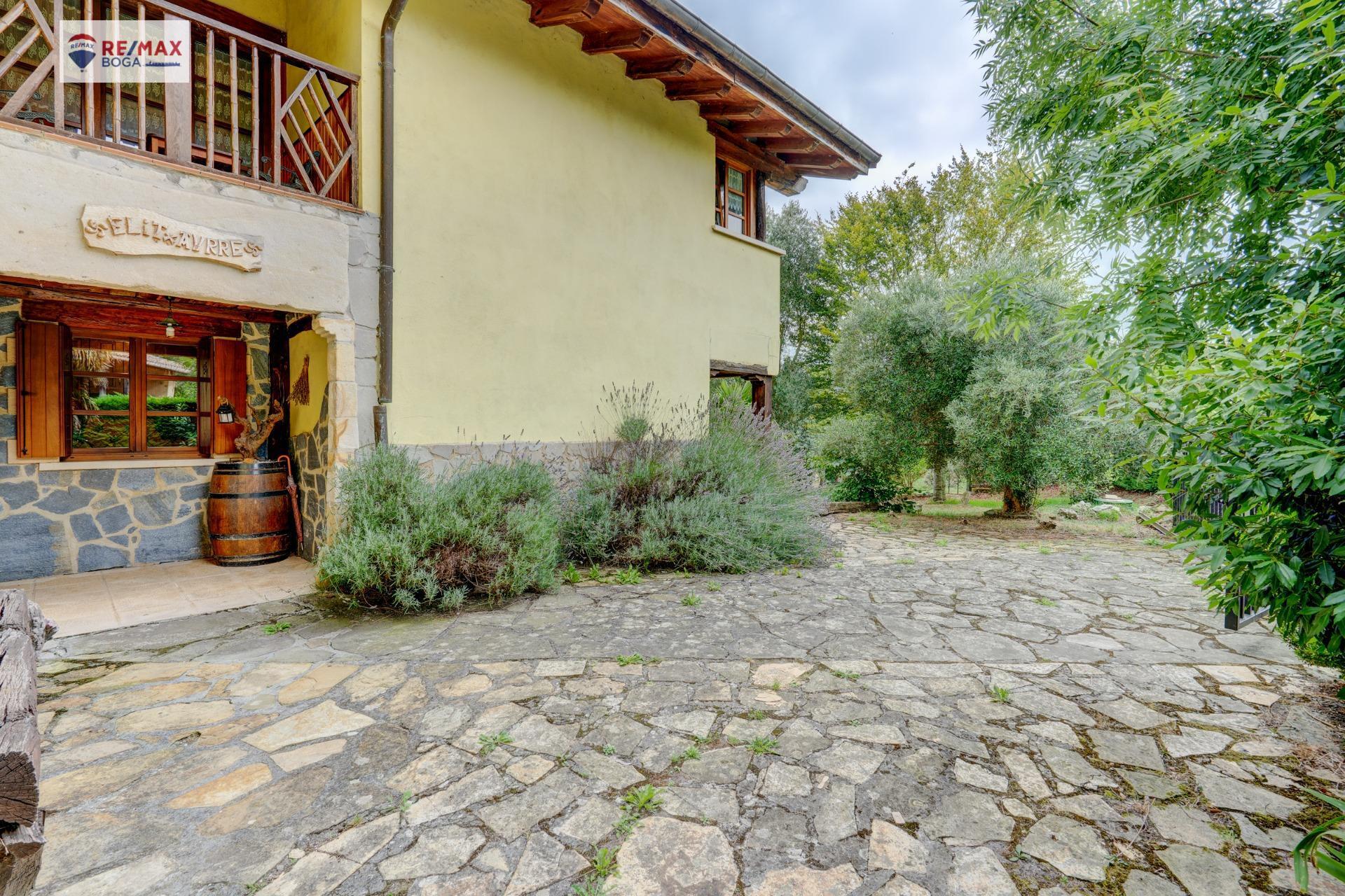 CASA FAMILIAR INDEPENDIENTE, EN ARAMAIO-ALAVA