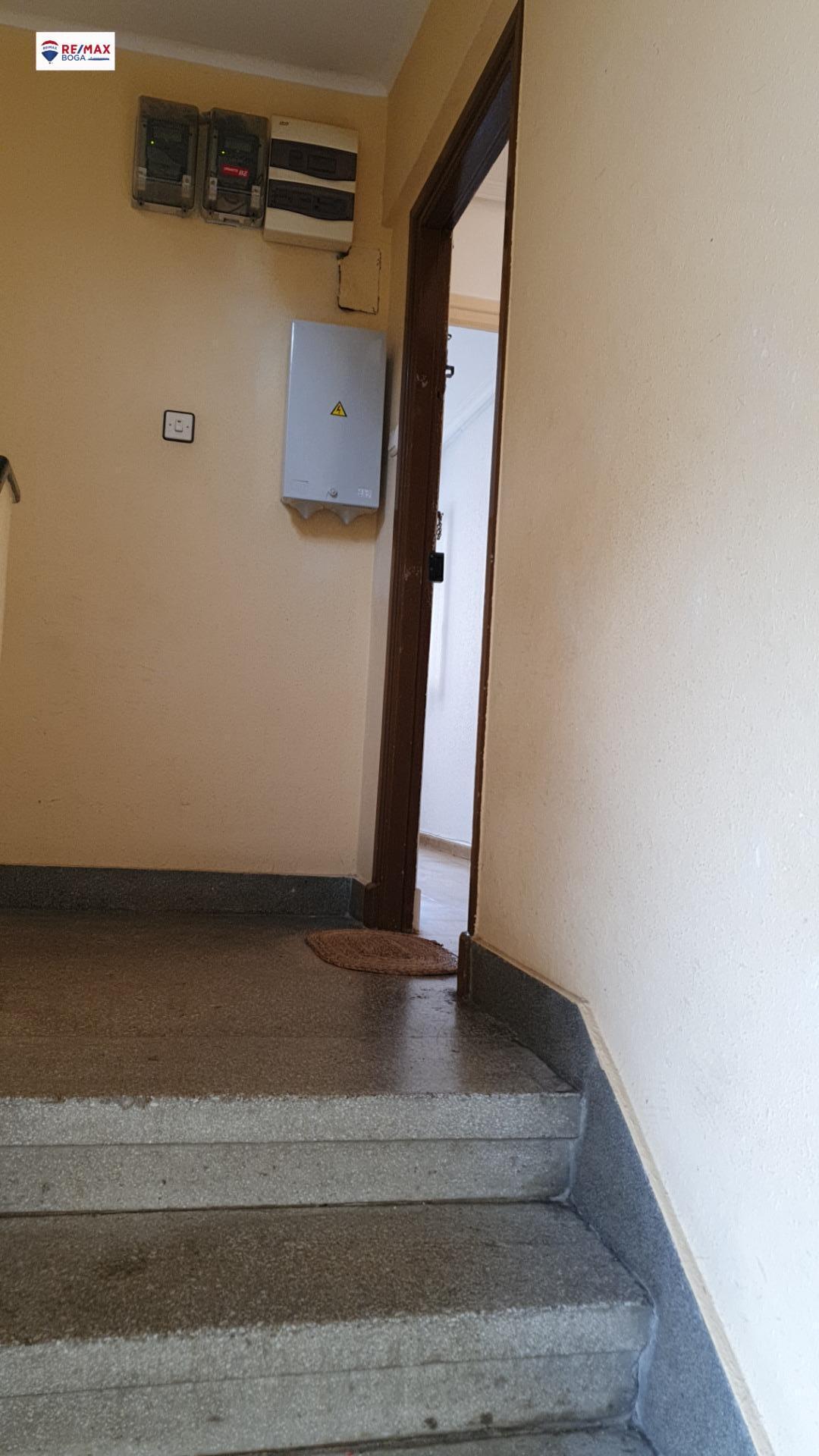 Piso exterior en Intxaurrondo con plaza de parking para reformar