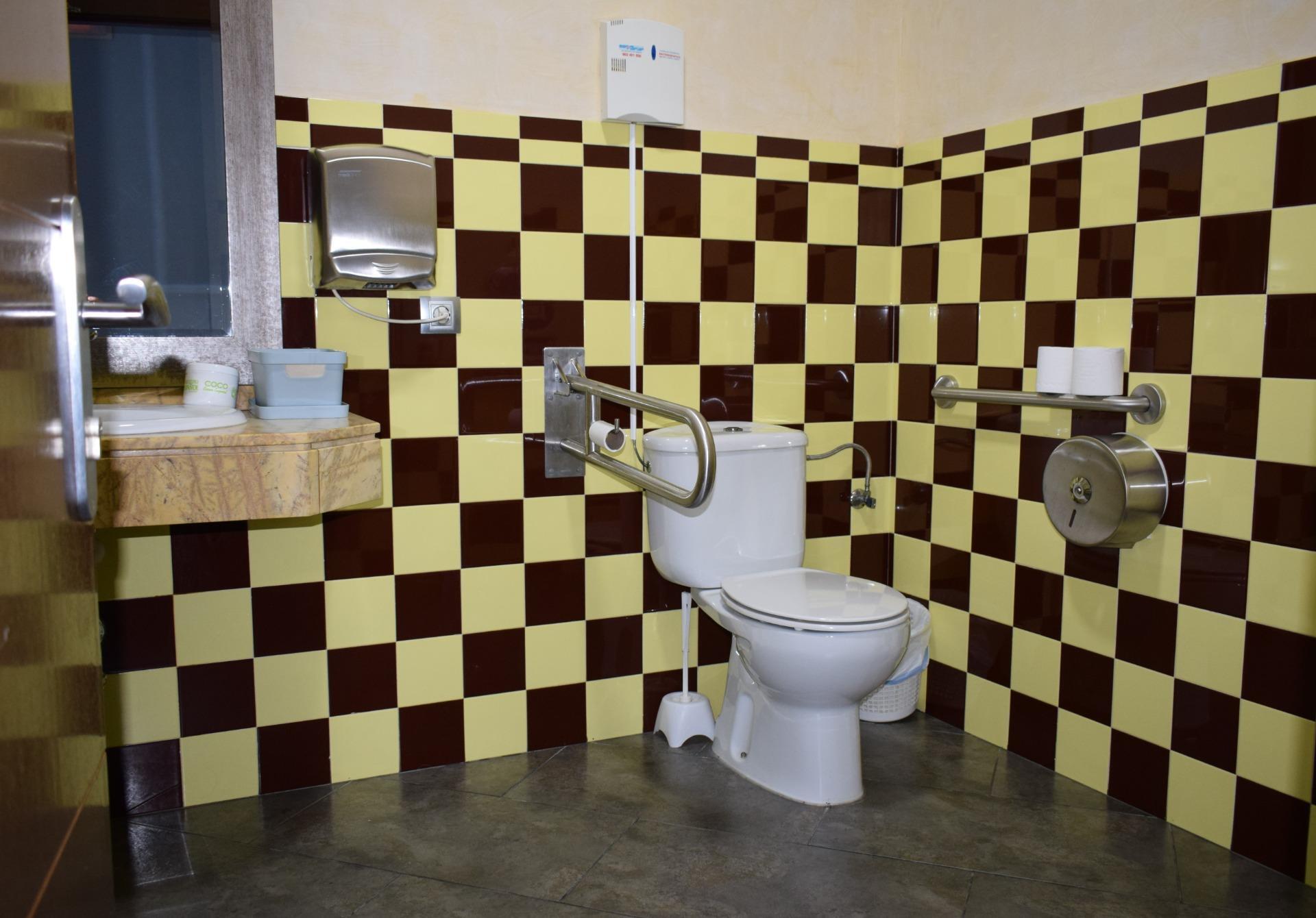 Edificios-Venta-San BartolomÃ© de la Torre-1836470-Foto-56