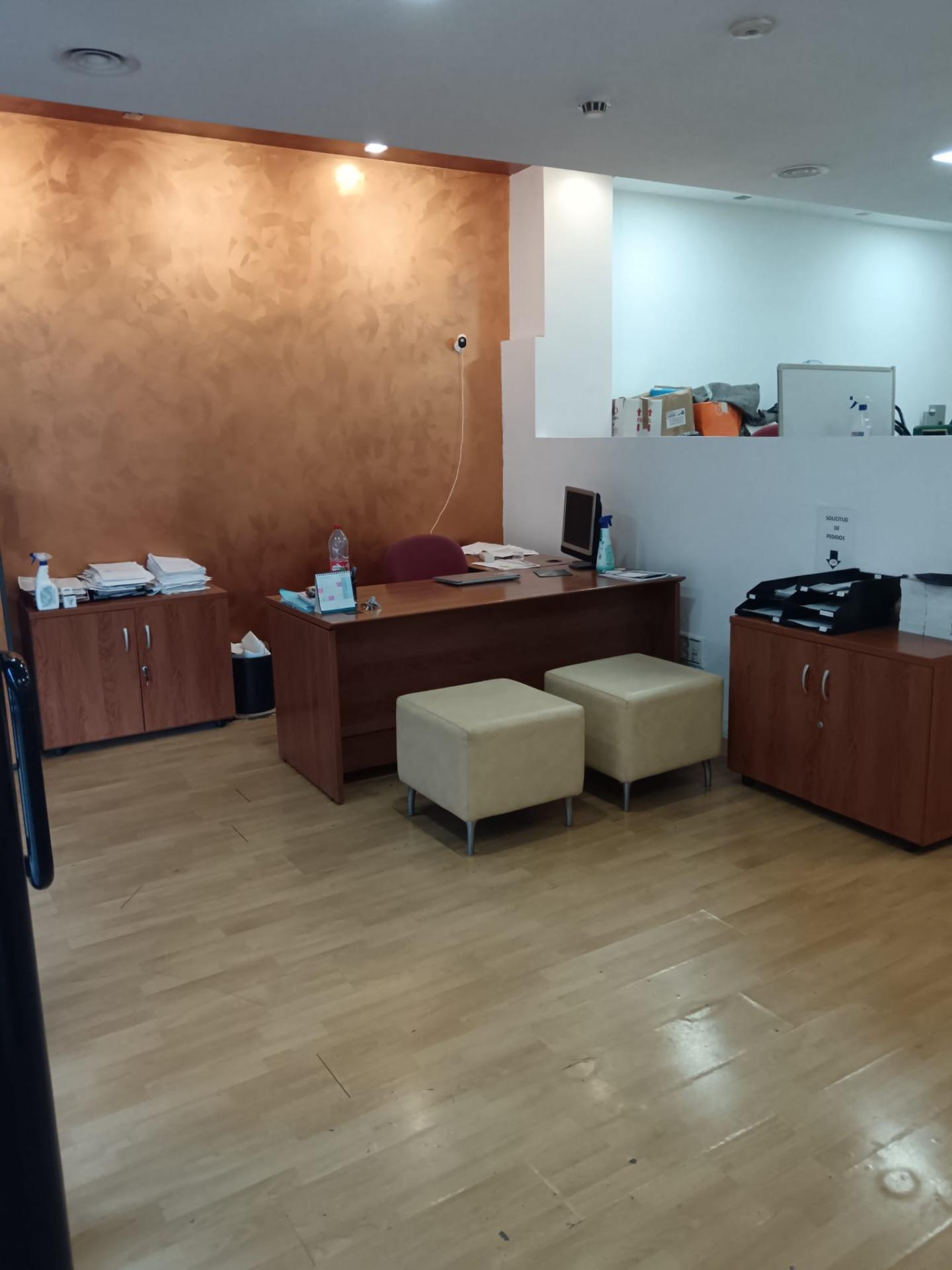 Local 130 m²  con posibilidad de reconvertir en vivienda, ideal para estudiantes