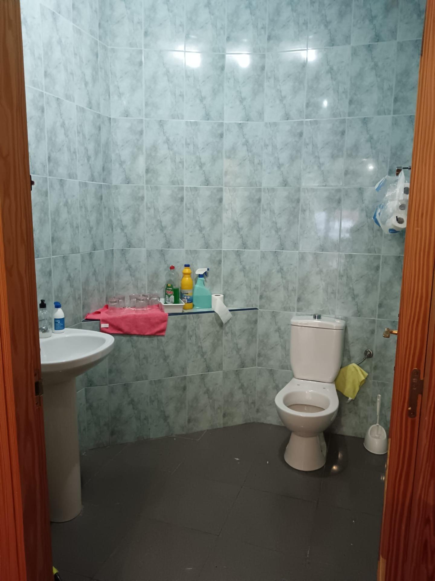 Local 130 m²  con posibilidad de reconvertir en vivienda, ideal para estudiantes