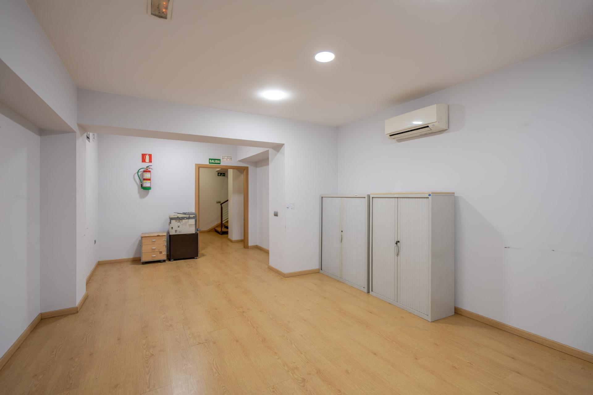 Oficina en venta  calle CADARSO, Madrid  5/34