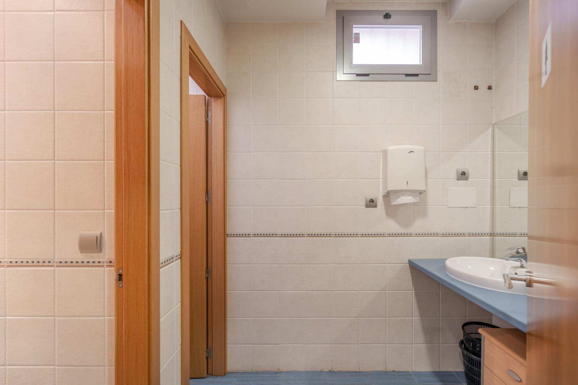 Oficina en venta  calle CADARSO, Madrid  10/34