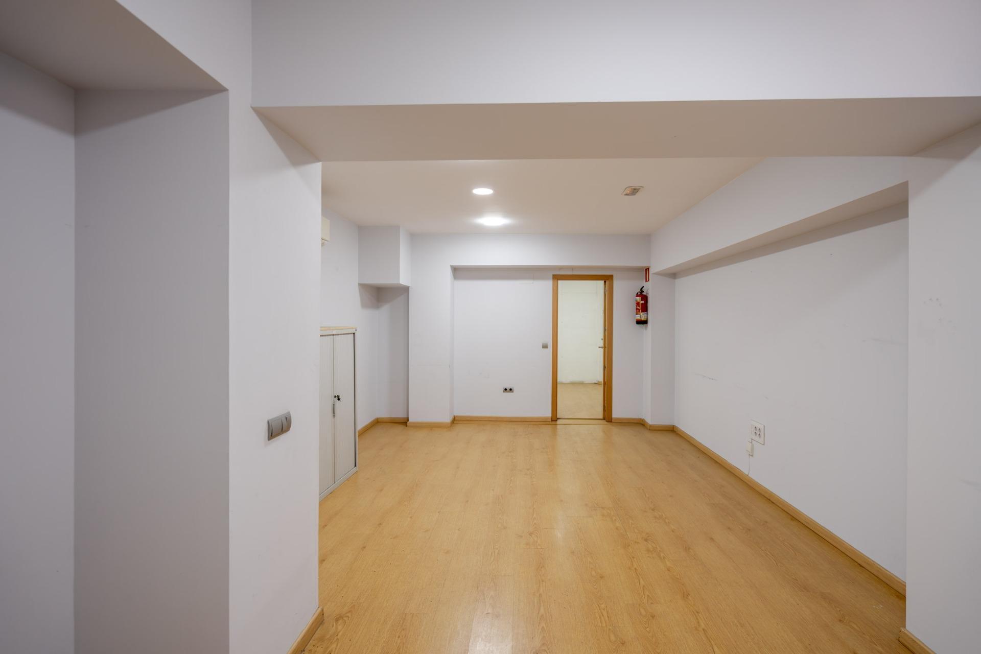 Oficina en venta  calle CADARSO, Madrid  14/34