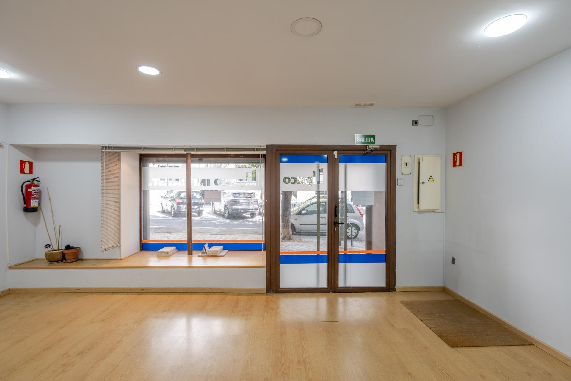 Oficina en venta  calle CADARSO, Madrid  17/34