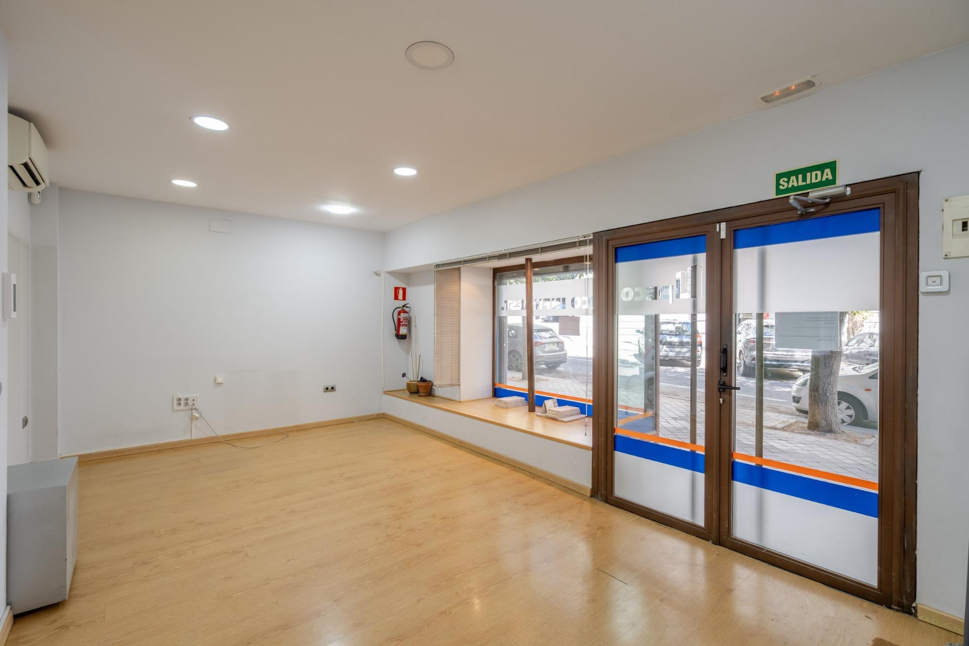 Oficina en venta  calle CADARSO, Madrid  18/34
