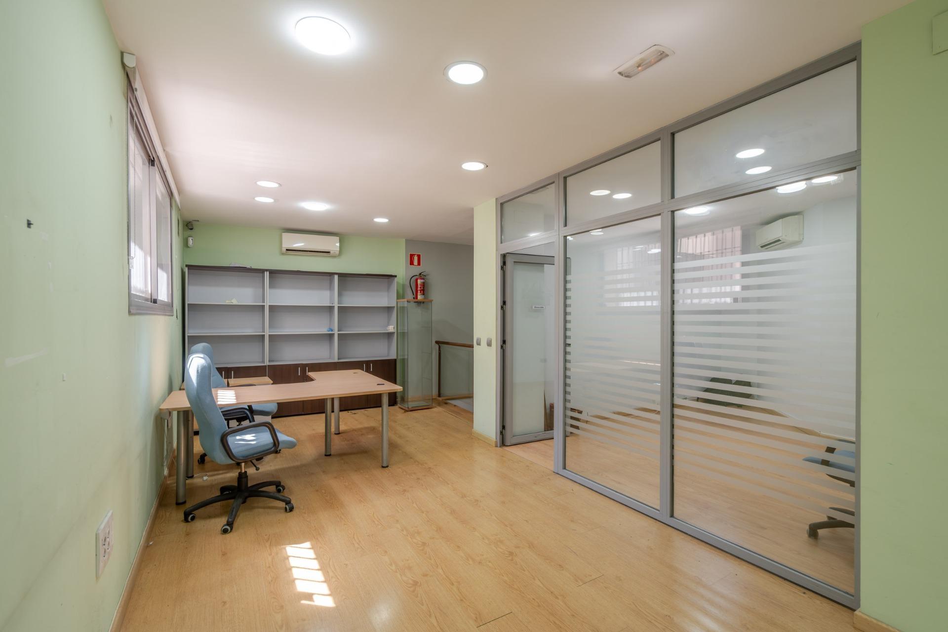 Oficina en venta  calle CADARSO, Madrid  19/34