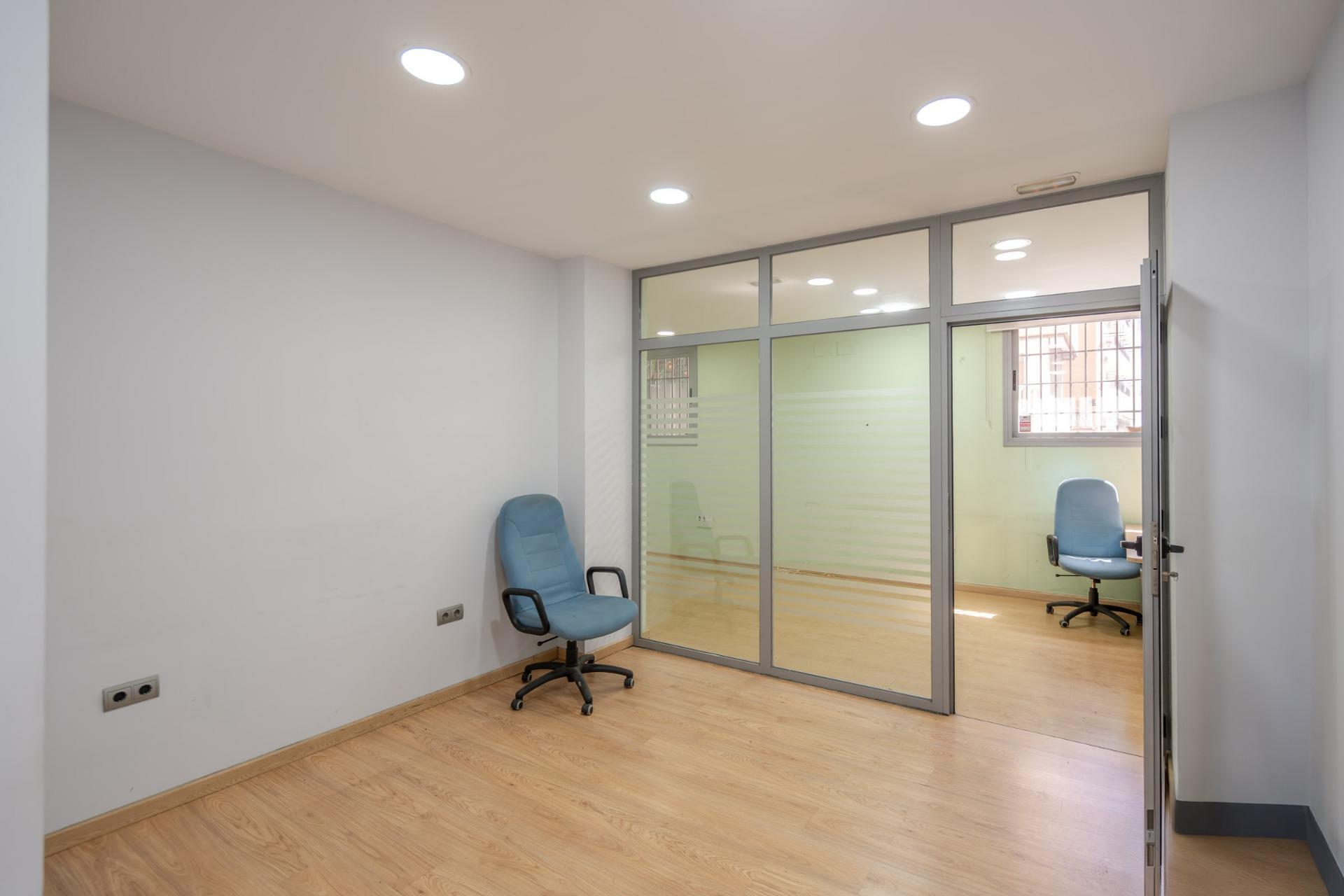 Oficina en venta  calle CADARSO, Madrid  21/34