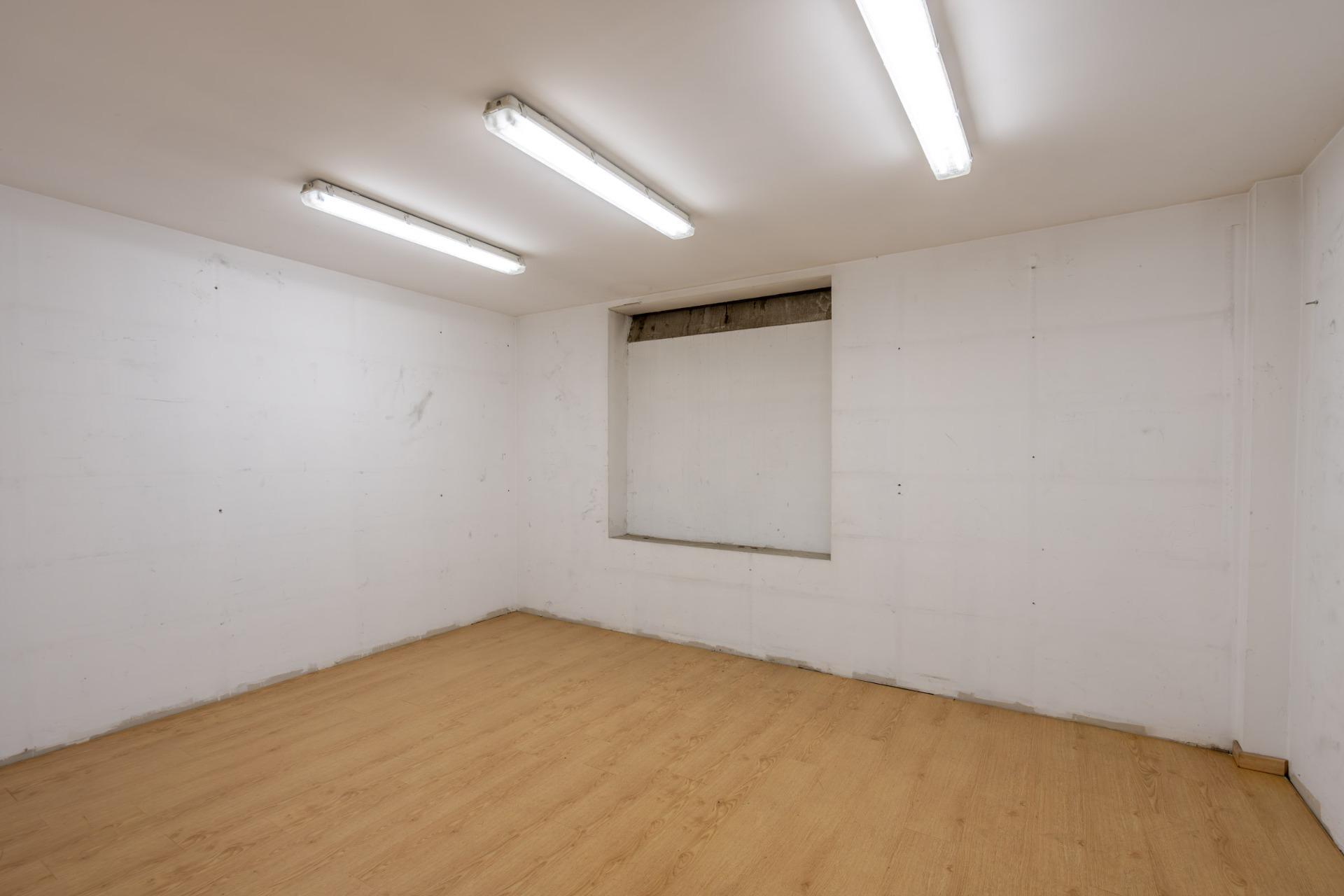 Oficina en venta  calle CADARSO, Madrid  25/34