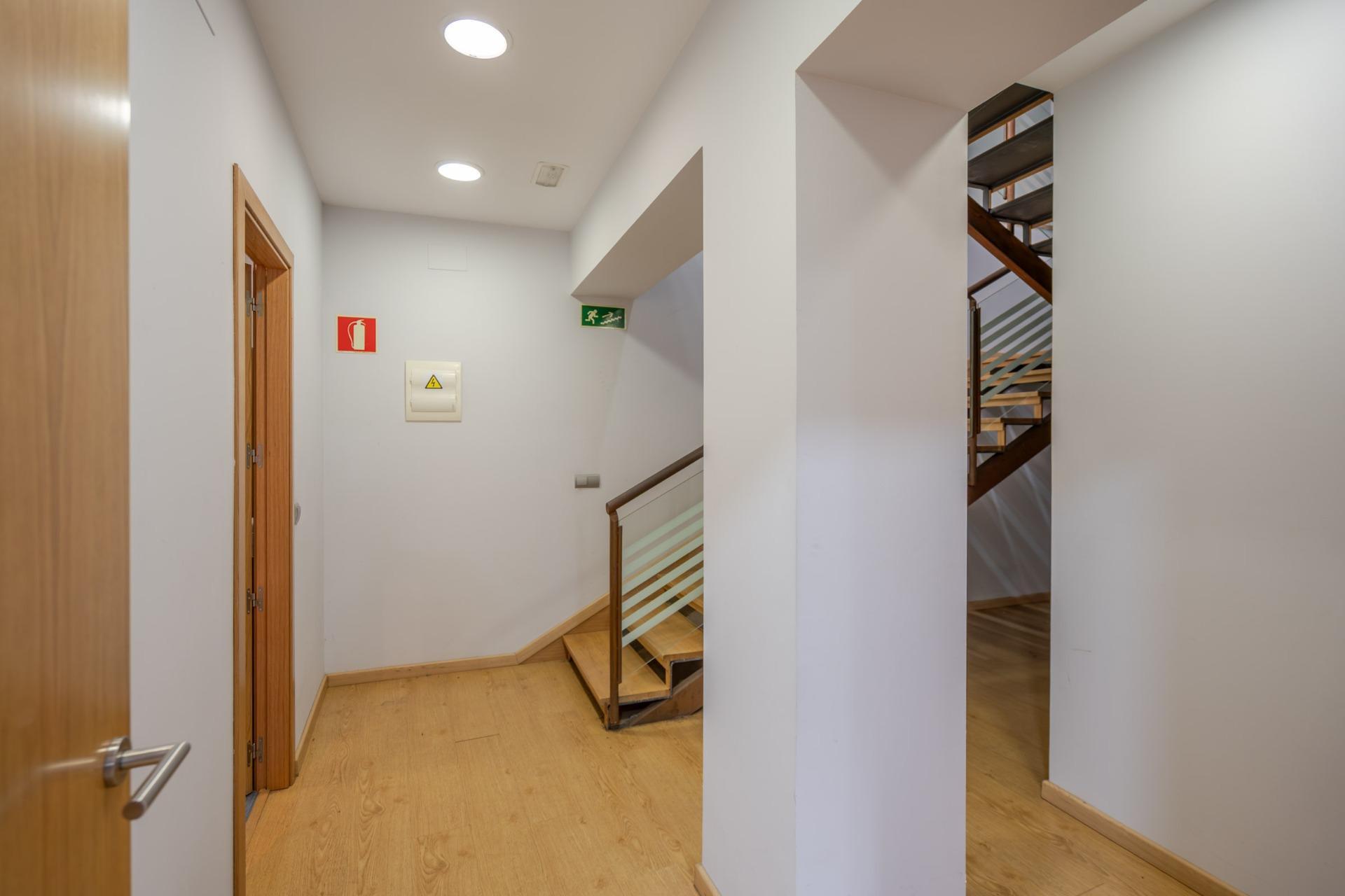 Oficina en venta  calle CADARSO, Madrid  27/34