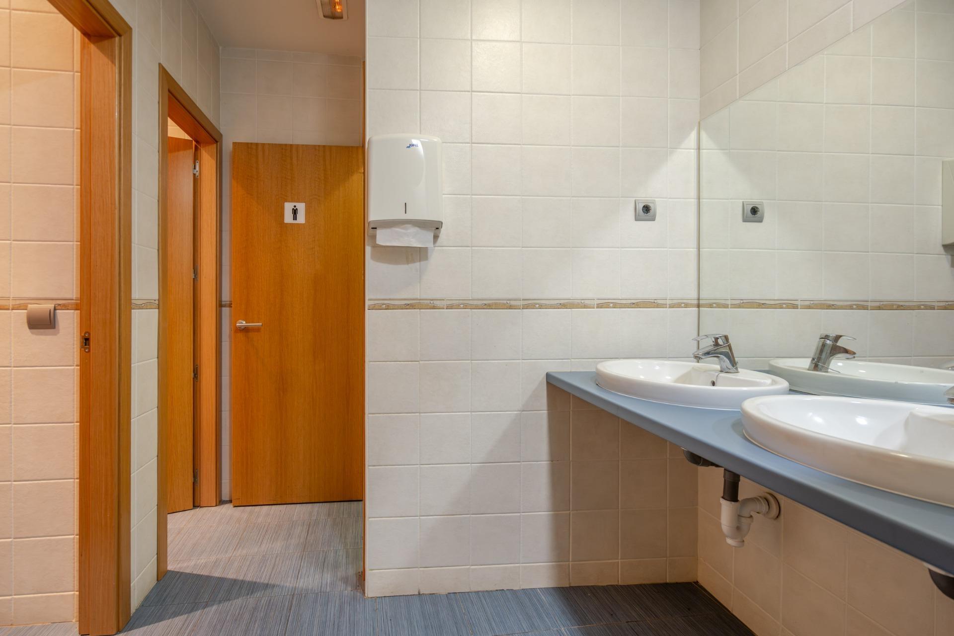 Oficina en venta  calle CADARSO, Madrid  28/34