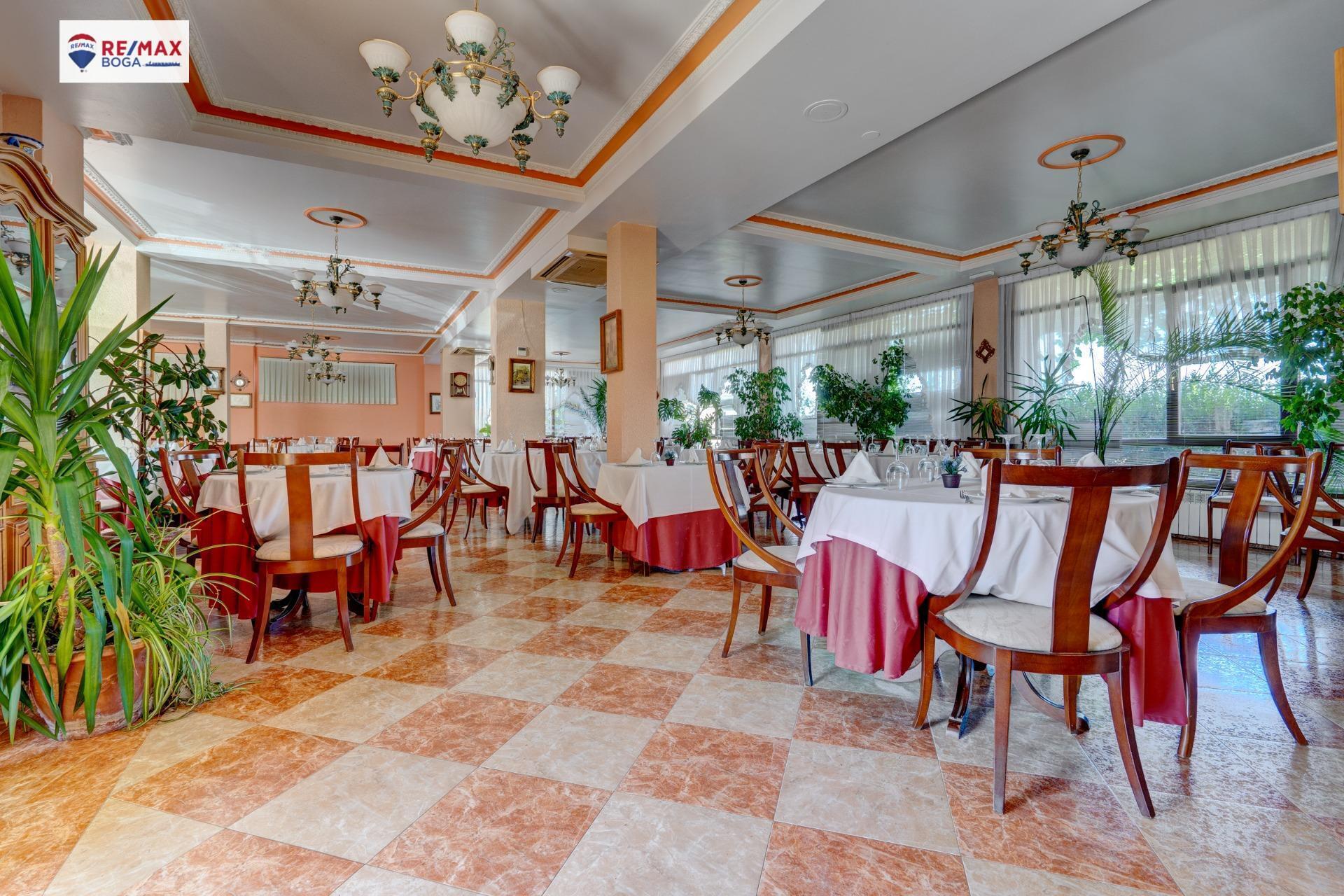 HOSTAL-RESTAURANTE en CUZCURRITA DE RÍO TIRÓN (LA RIOJA)-  EN FUNCIONAMIENTO.