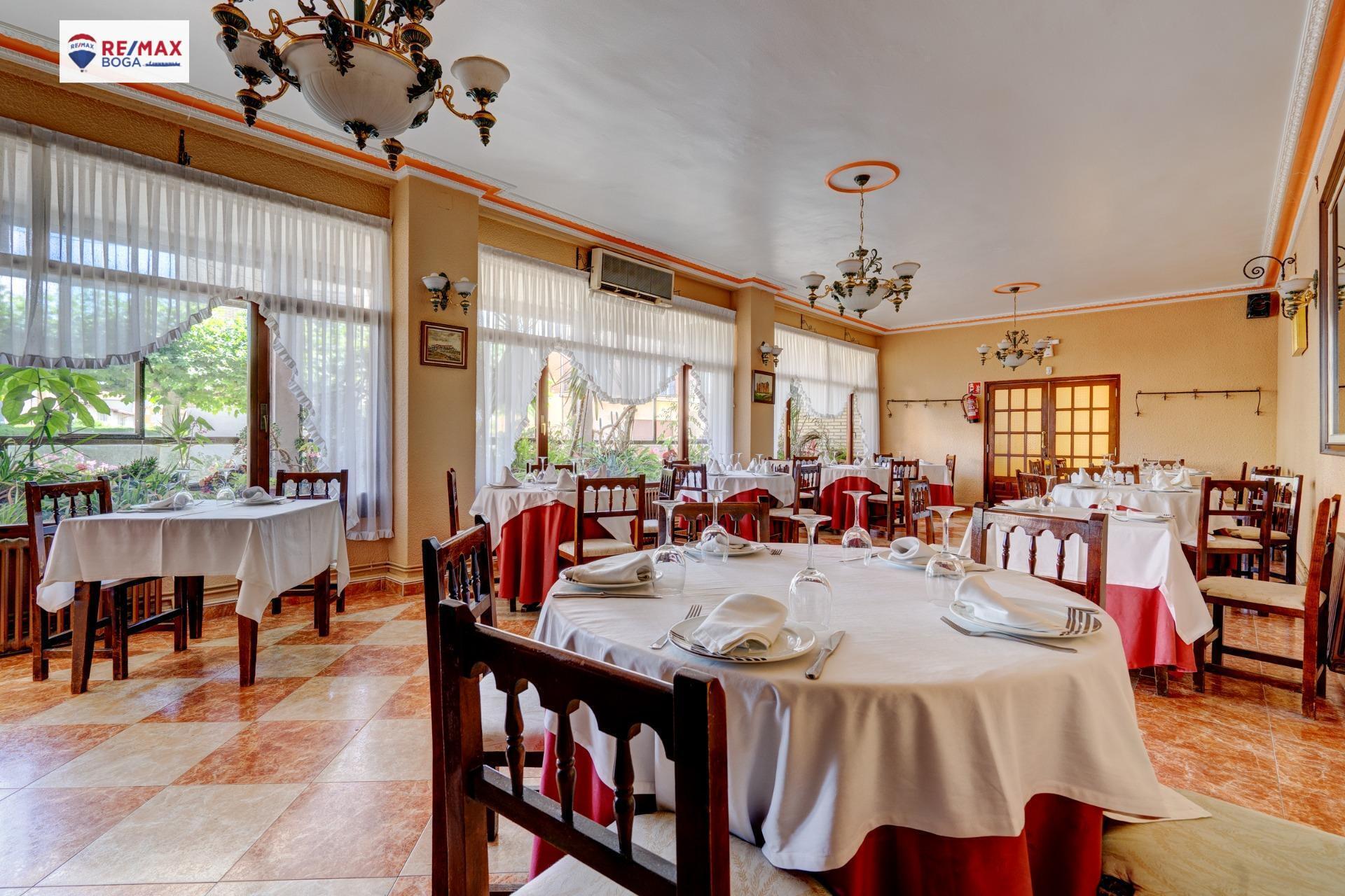 HOSTAL-RESTAURANTE en CUZCURRITA DE RÍO TIRÓN (LA RIOJA)-  EN FUNCIONAMIENTO.