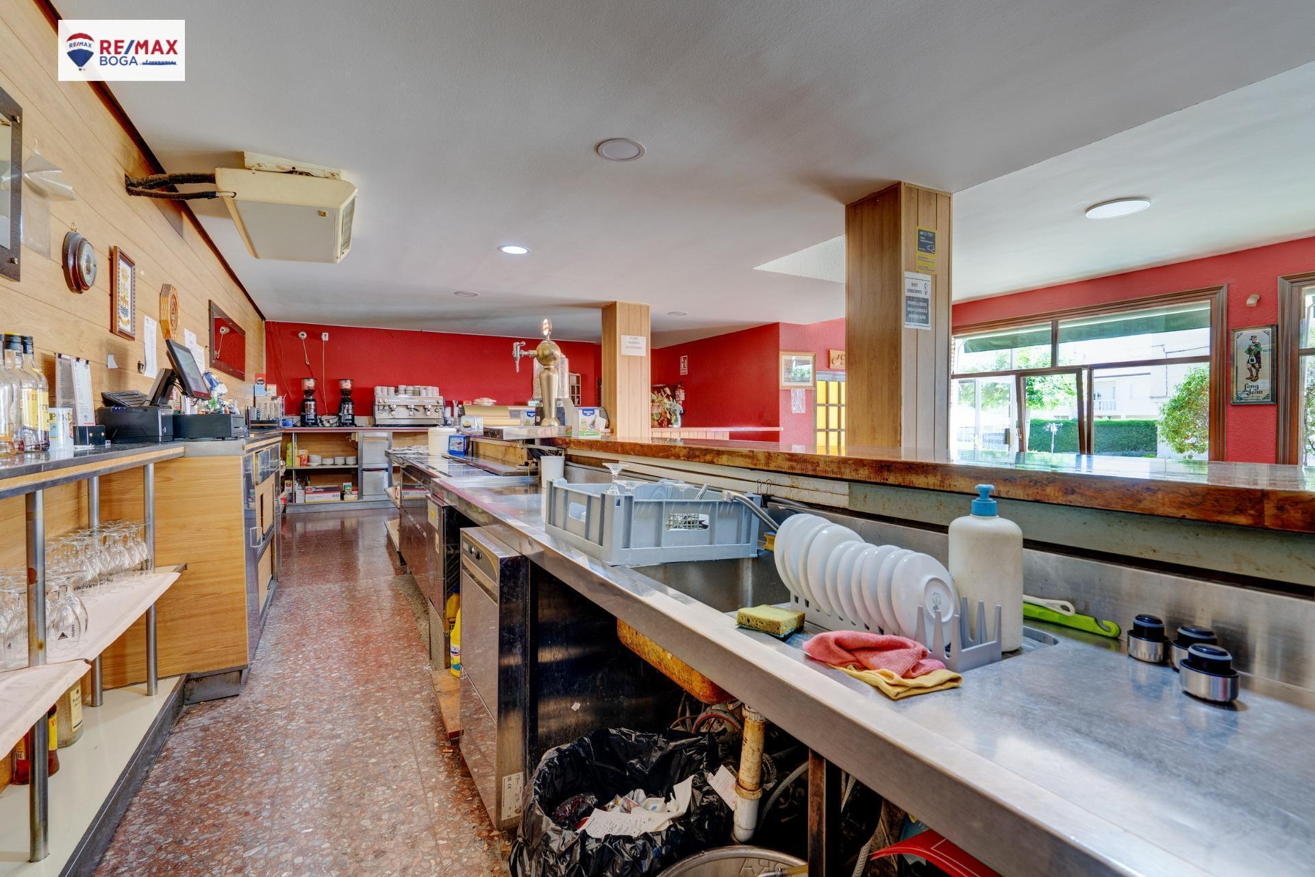 HOSTAL-RESTAURANTE en CUZCURRITA DE RÍO TIRÓN (LA RIOJA)-  EN FUNCIONAMIENTO.
